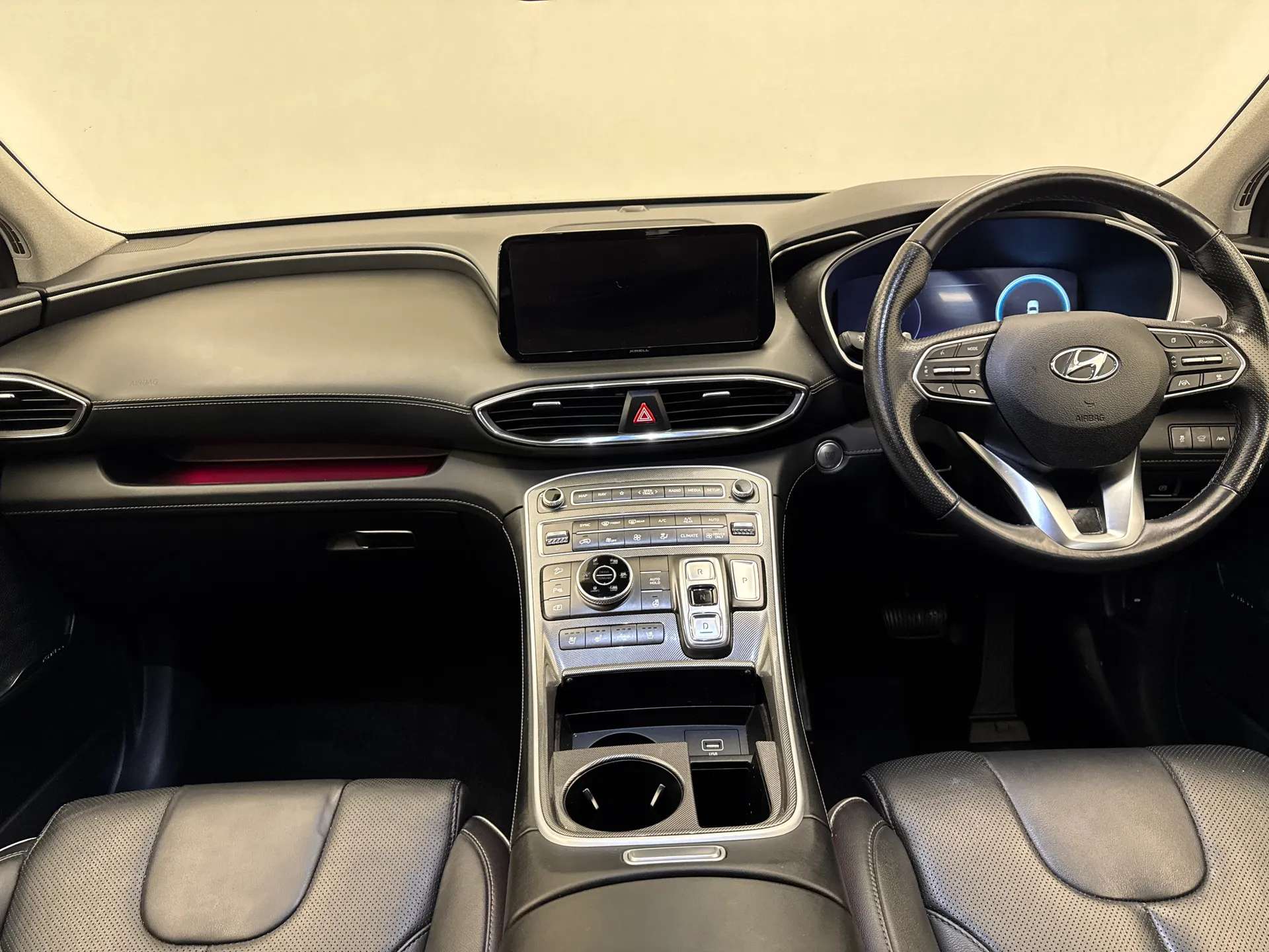 A 2023 HYUNDAI SANTA FE 1.6 TGDi Hybrid Ultimate 5dr 4WD Auto A 2023 HYUNDAI SANTA FE 1.6 TGDi Hybrid Ultimate 5dr 4WD Auto