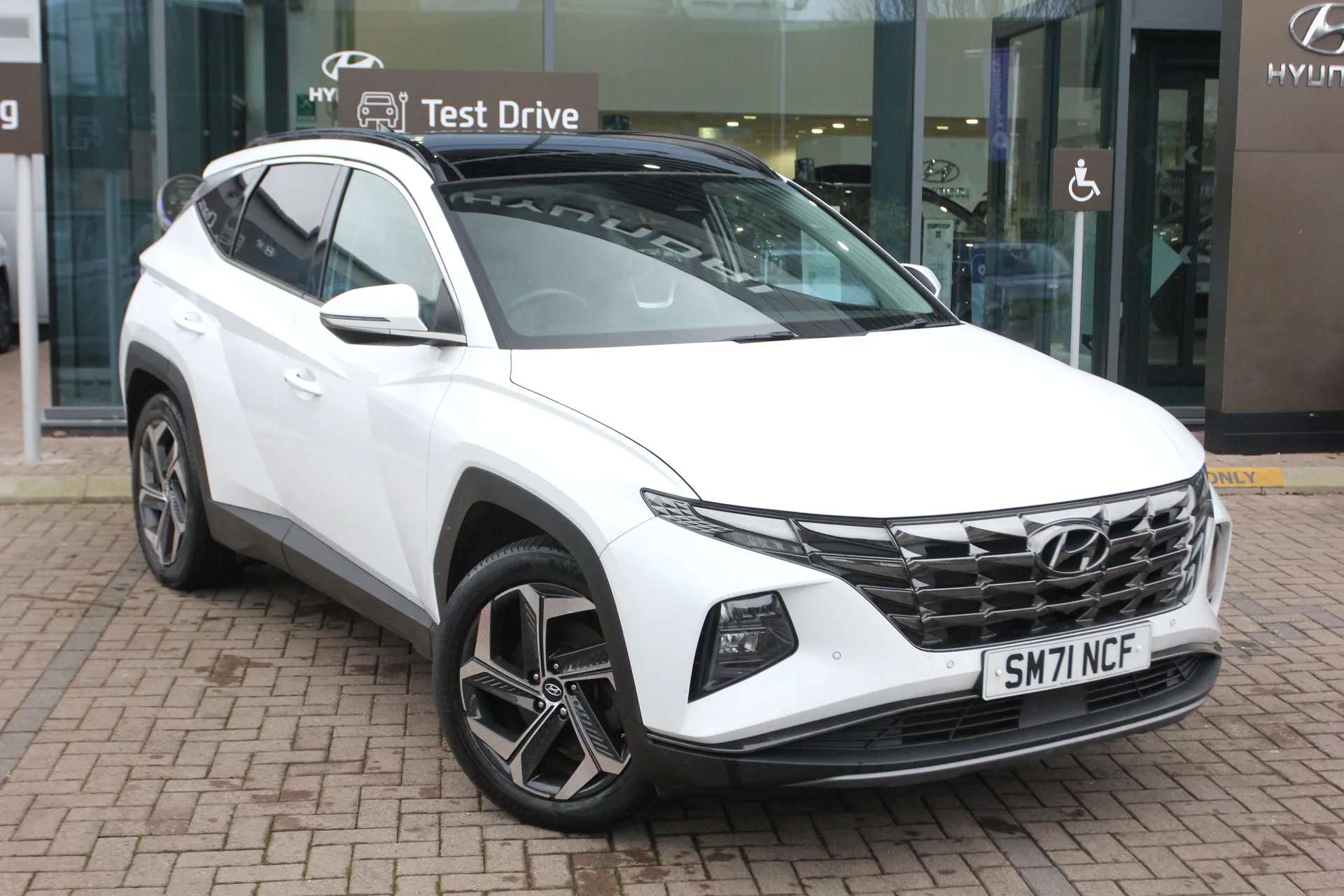 A 2022 HYUNDAI TUCSON 1.6 TGDi Plug-in Hybrid Ultimate 5dr 4WD Auto ZERO DEPOSIT FINANCE AVAILABLE A 2022 HYUNDAI TUCSON 1.6 TGDi Plug-in Hybrid Ultimate 5dr 4WD Auto ZERO DEPOSIT FINANCE AVAILABLE