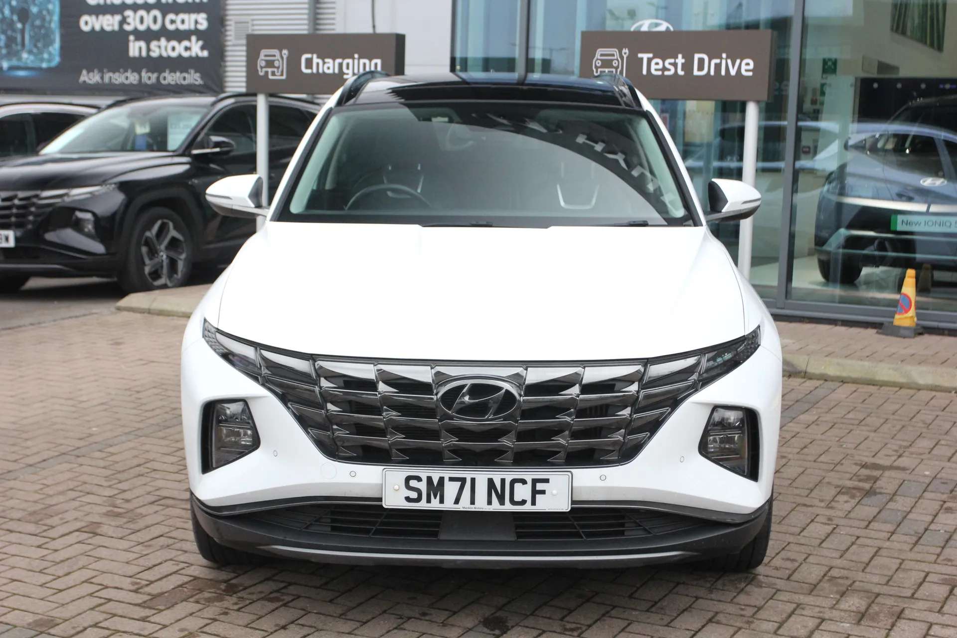 A 2022 HYUNDAI TUCSON 1.6 TGDi Plug-in Hybrid Ultimate 5dr 4WD Auto ZERO DEPOSIT FINANCE AVAILABLE A 2022 HYUNDAI TUCSON 1.6 TGDi Plug-in Hybrid Ultimate 5dr 4WD Auto ZERO DEPOSIT FINANCE AVAILABLE