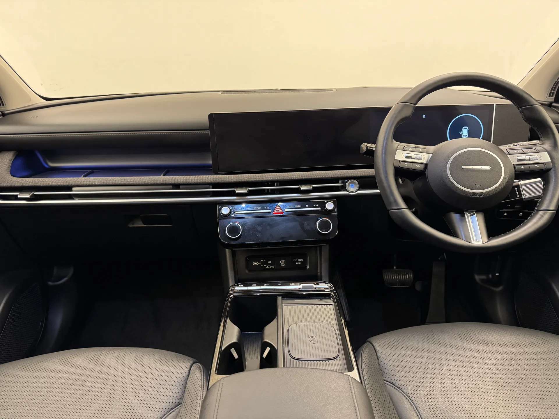 A 2025 HYUNDAI TUCSON 1.6T Plug-in Hybrid Ultimate 5dr 4WD Auto A 2025 HYUNDAI TUCSON 1.6T Plug-in Hybrid Ultimate 5dr 4WD Auto