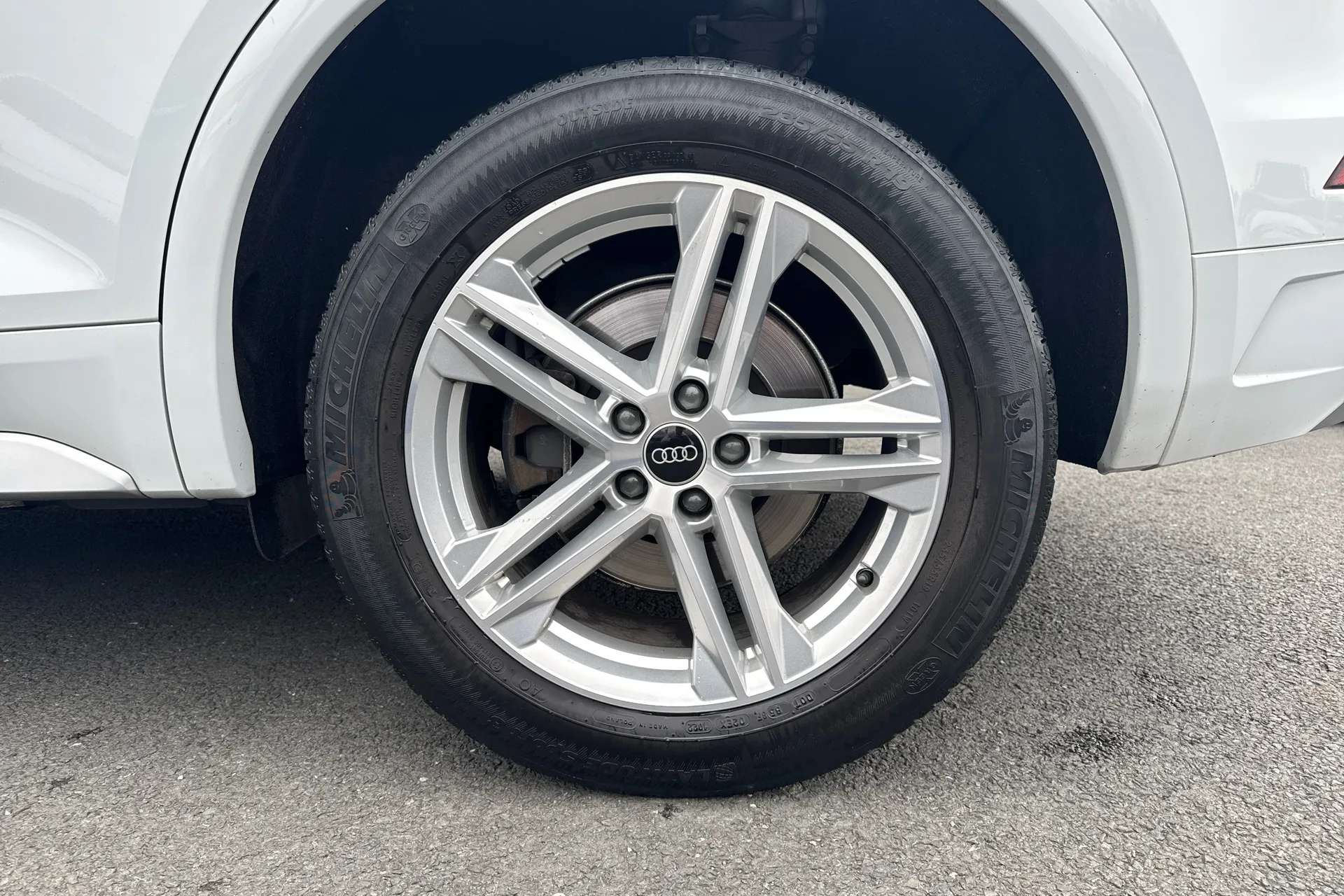 A 2022 AUDI Q5 40 TDI Quattro S Line 5dr S Tronic A 2022 AUDI Q5 40 TDI Quattro S Line 5dr S Tronic