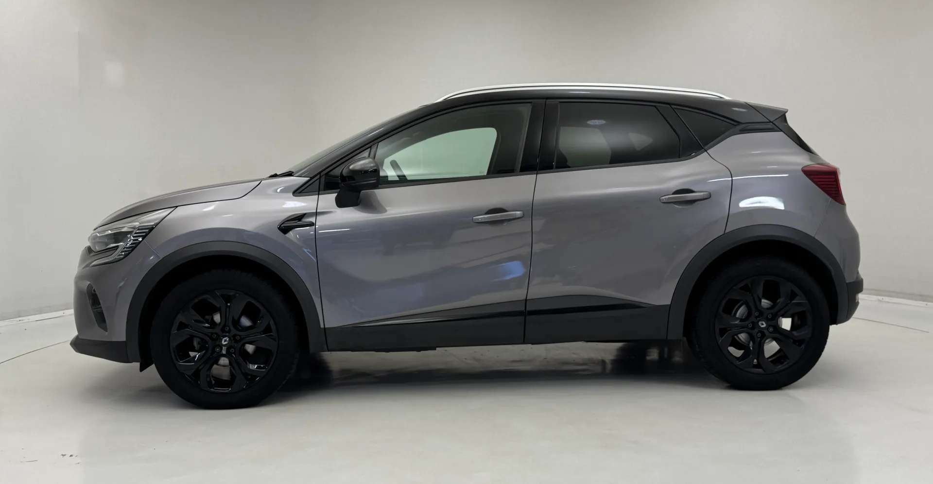 A 2023 RENAULT CAPTUR 1.0 TCE 90 Rive Gauche 5dr A 2023 RENAULT CAPTUR 1.0 TCE 90 Rive Gauche 5dr