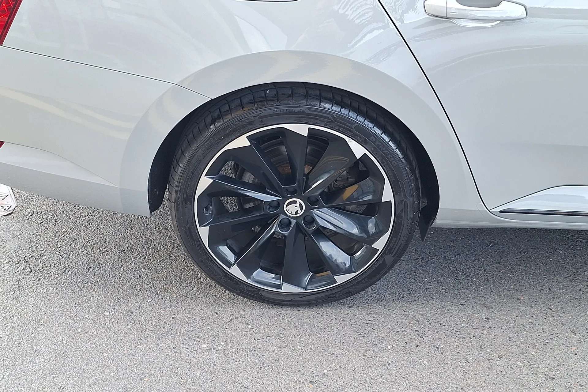 A 2020 SKODA SUPERB 1.4 TSI iV Sport Line Plus DSG 5dr A 2020 SKODA SUPERB 1.4 TSI iV Sport Line Plus DSG 5dr