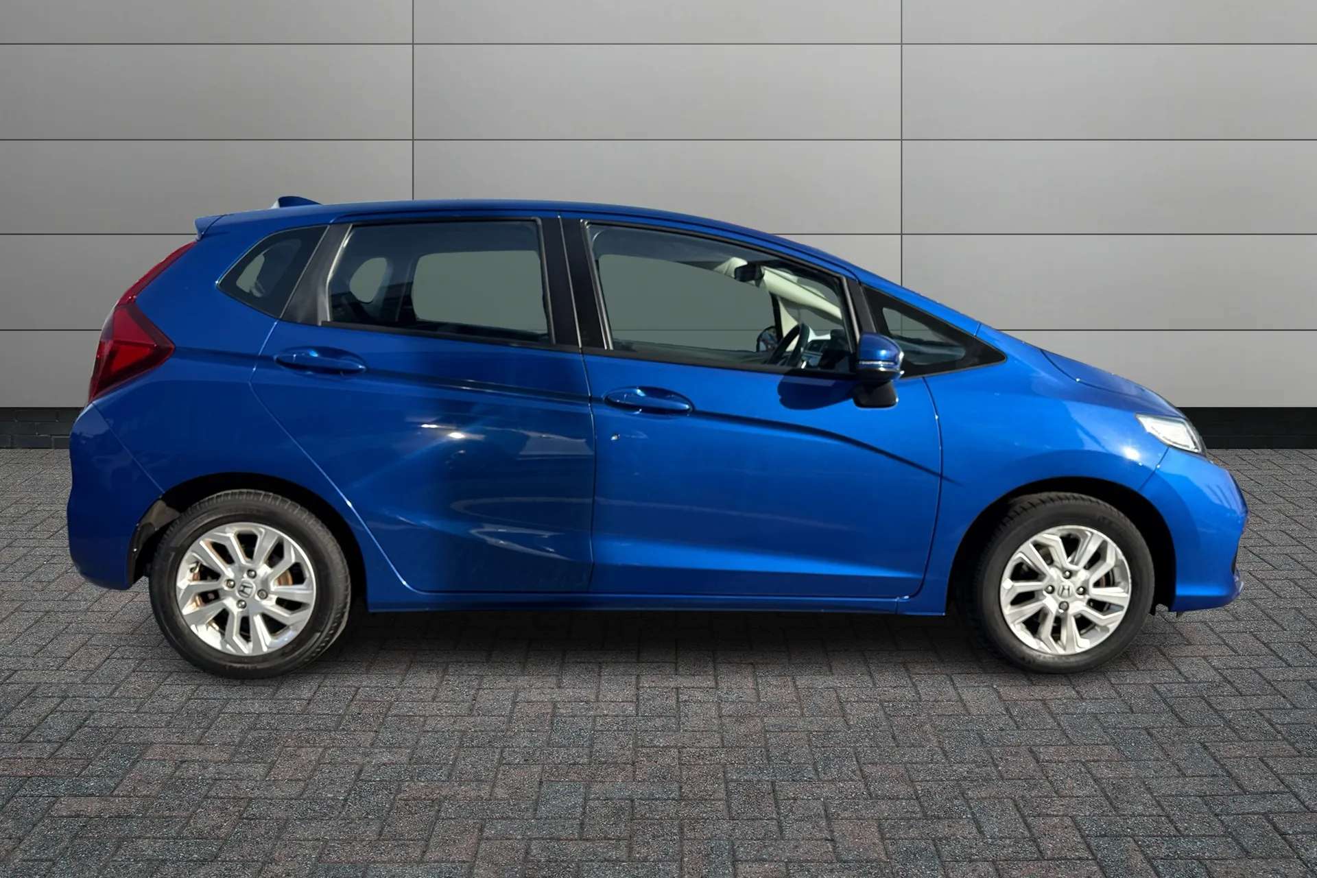 A 2019 HONDA JAZZ 1.3 i-VTEC SE Navi 5dr A 2019 HONDA JAZZ 1.3 i-VTEC SE Navi 5dr