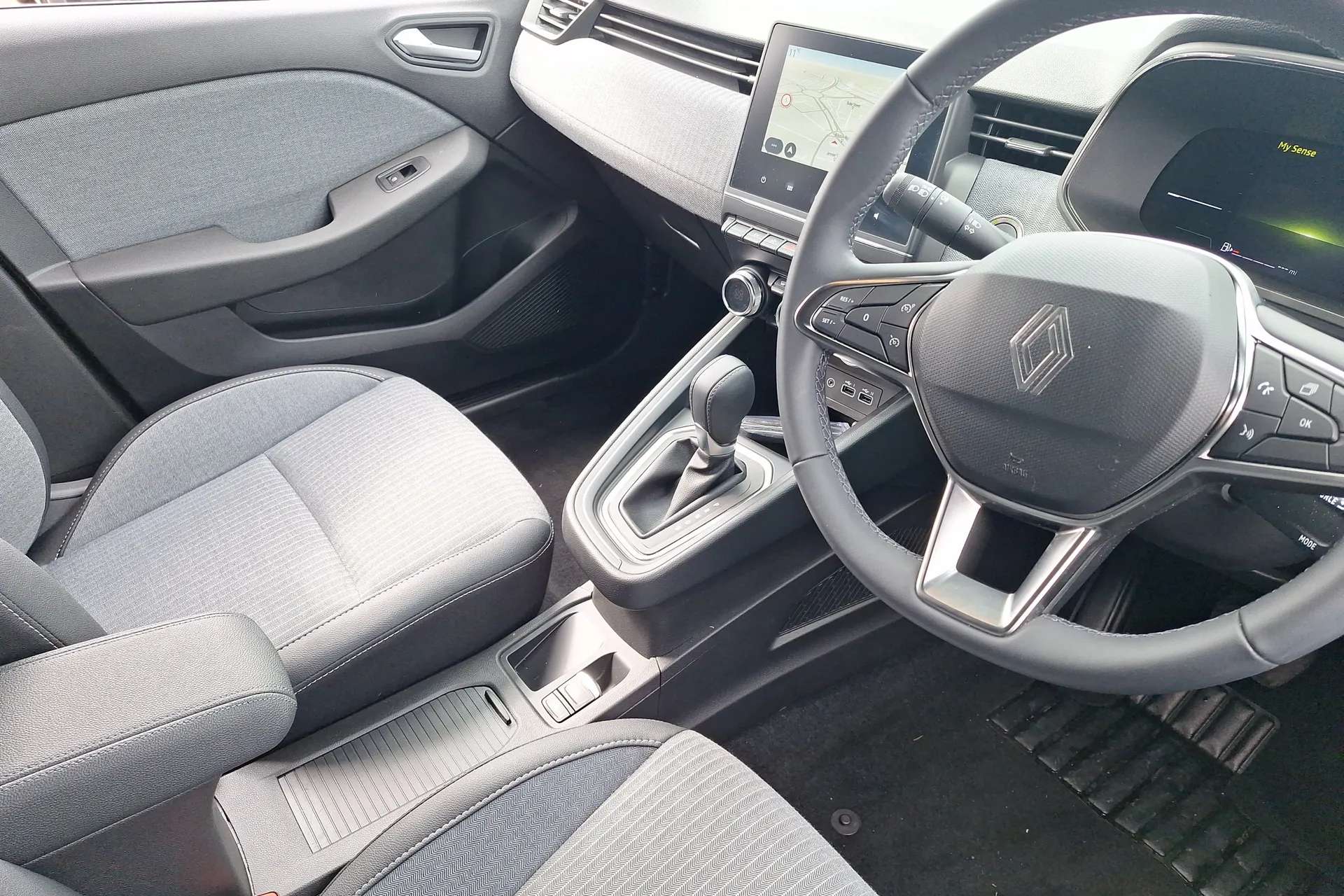 2025 RENAULT CLIO 2025 RENAULT CLIO