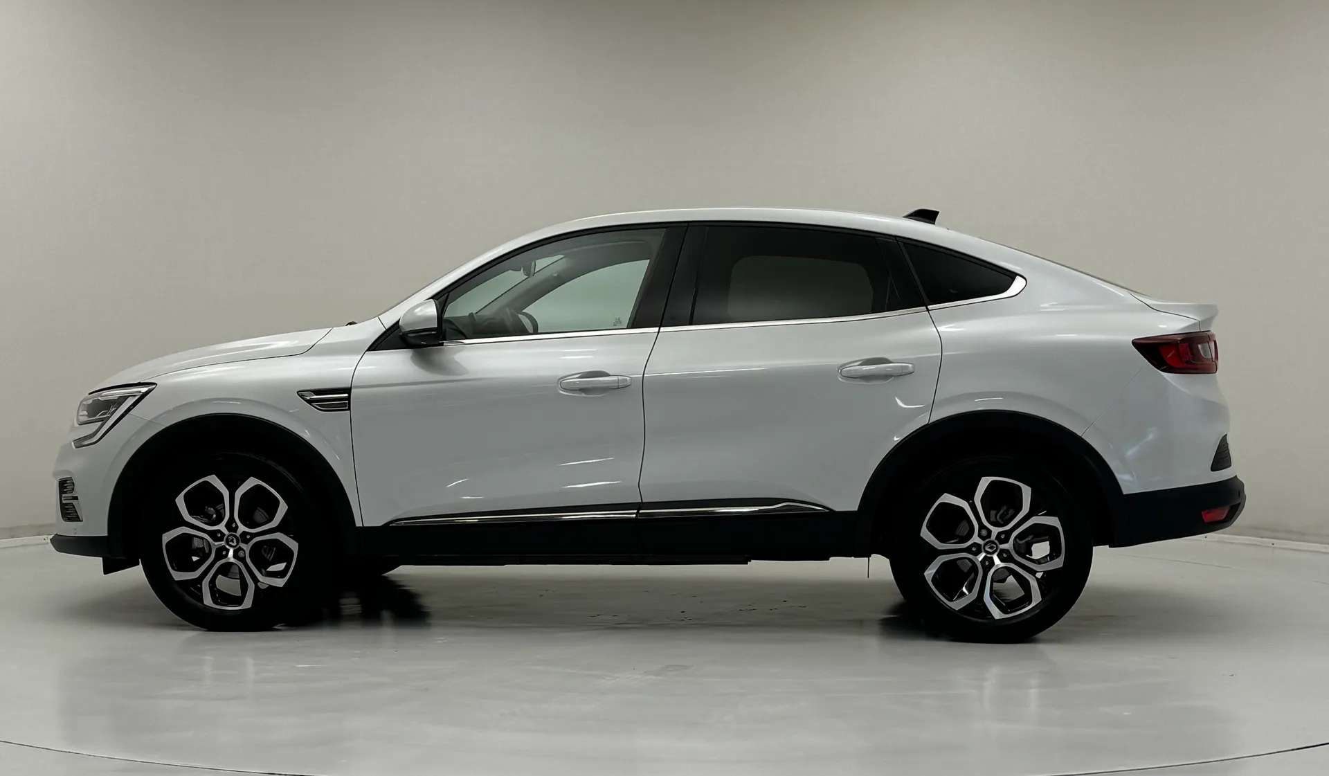 A 2023 RENAULT ARKANA 1.6 E-Tech full hybrid 145 Techno 5dr Auto A 2023 RENAULT ARKANA 1.6 E-Tech full hybrid 145 Techno 5dr Auto