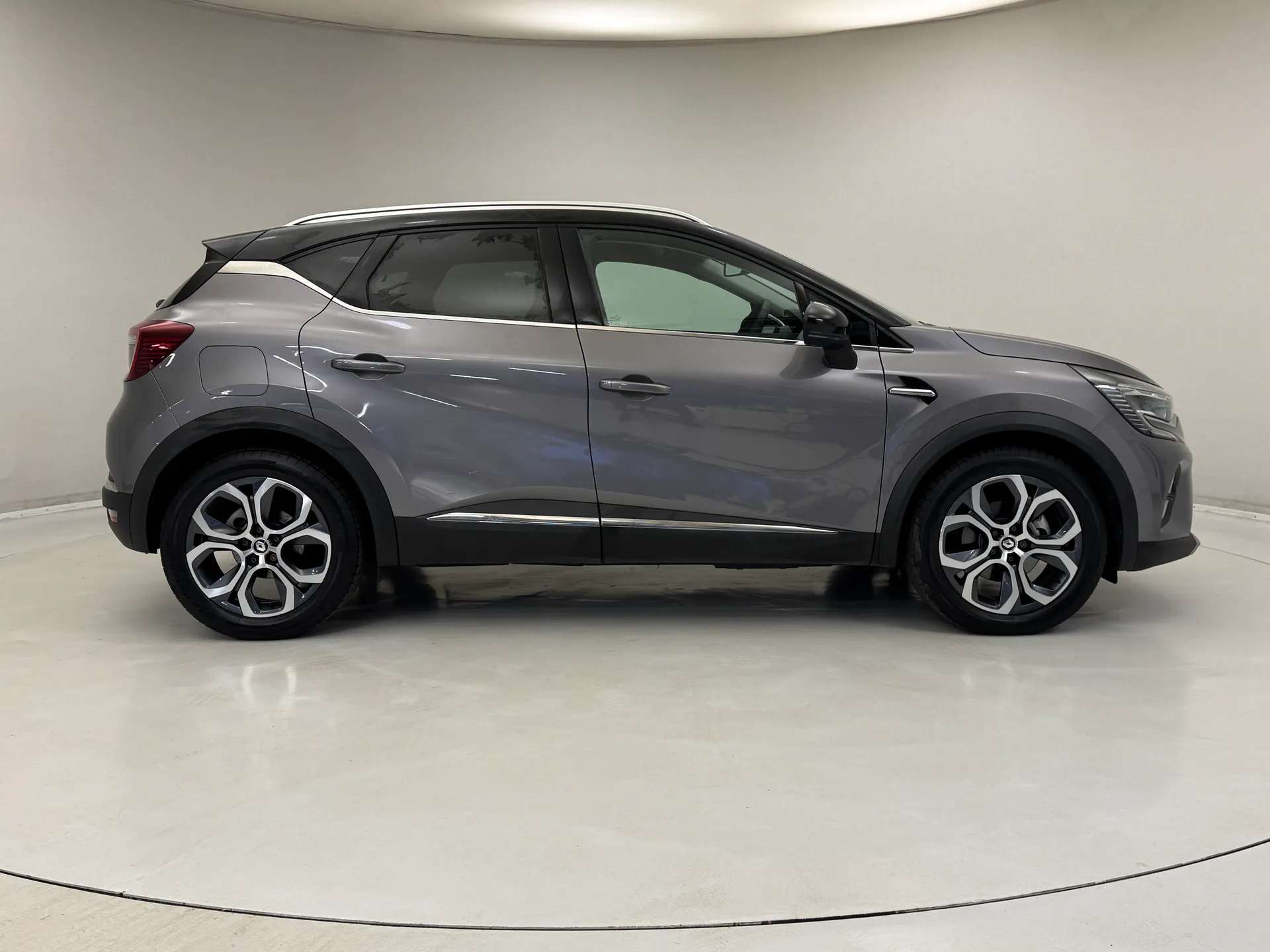 A 2023 RENAULT CAPTUR 1.6 E-Tech full hybrid 145 Techno 5dr Auto A 2023 RENAULT CAPTUR 1.6 E-Tech full hybrid 145 Techno 5dr Auto