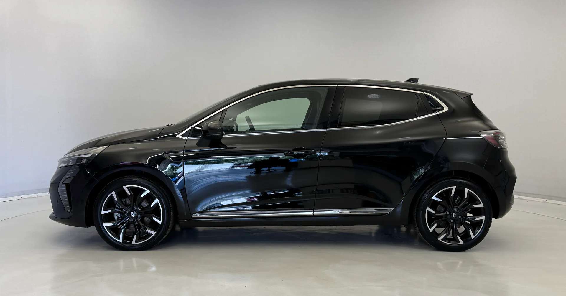 A 2024 RENAULT CLIO 1.6 E-TECH full hybrid 145 Techno 5dr Auto A 2024 RENAULT CLIO 1.6 E-TECH full hybrid 145 Techno 5dr Auto