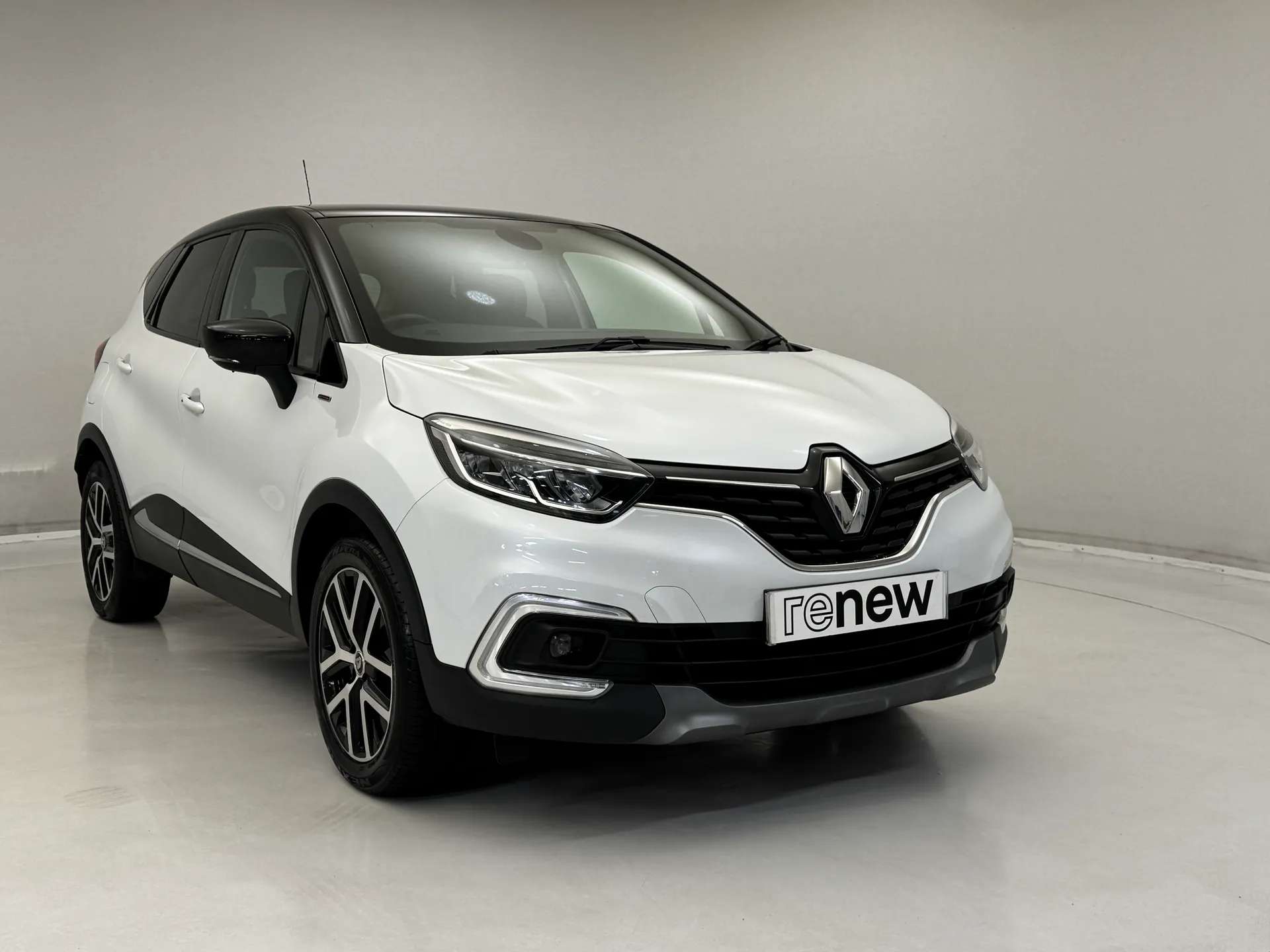 A 2019 RENAULT CAPTUR 1.3 TCE 130 S Edition 5dr A 2019 RENAULT CAPTUR 1.3 TCE 130 S Edition 5dr