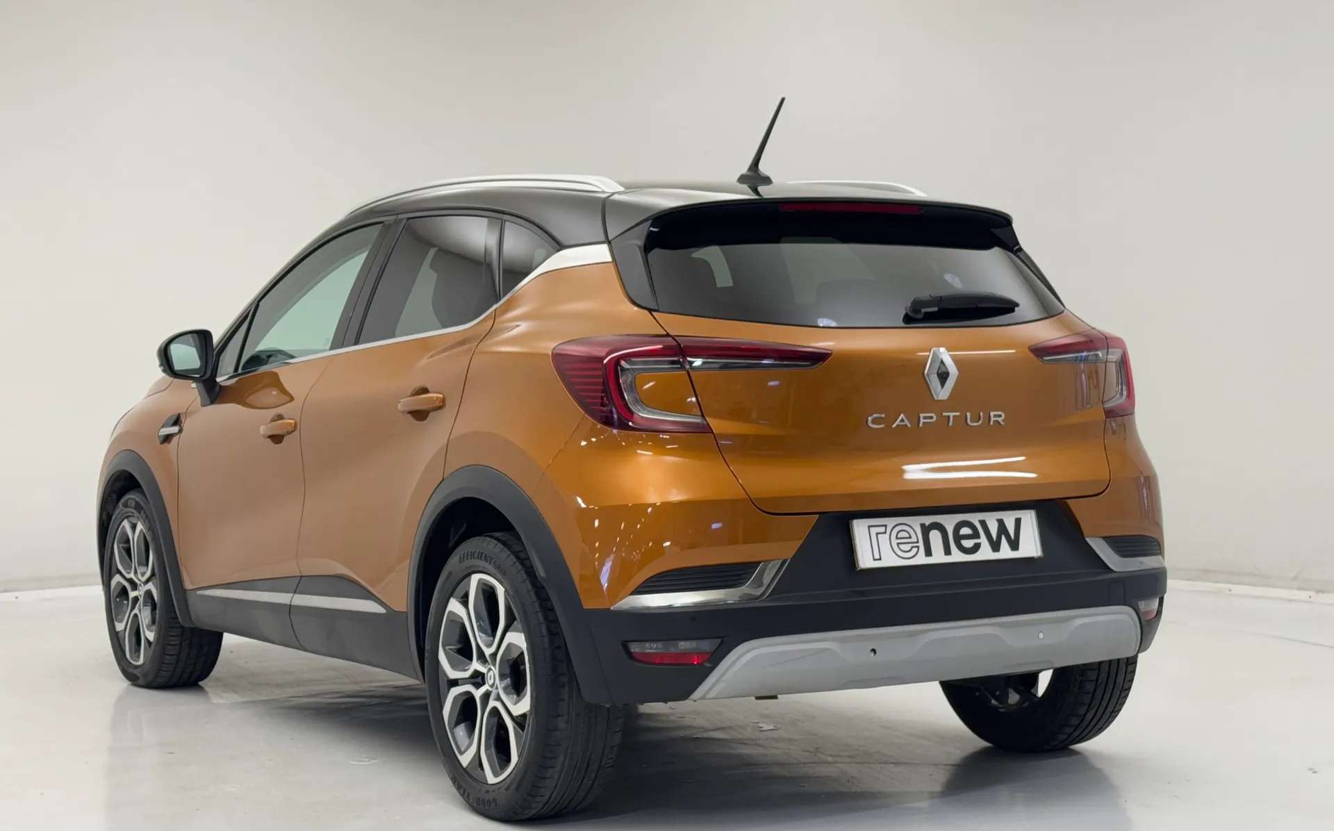 A 2021 RENAULT CAPTUR 1.3 TCE 140 S Edition 5dr A 2021 RENAULT CAPTUR 1.3 TCE 140 S Edition 5dr