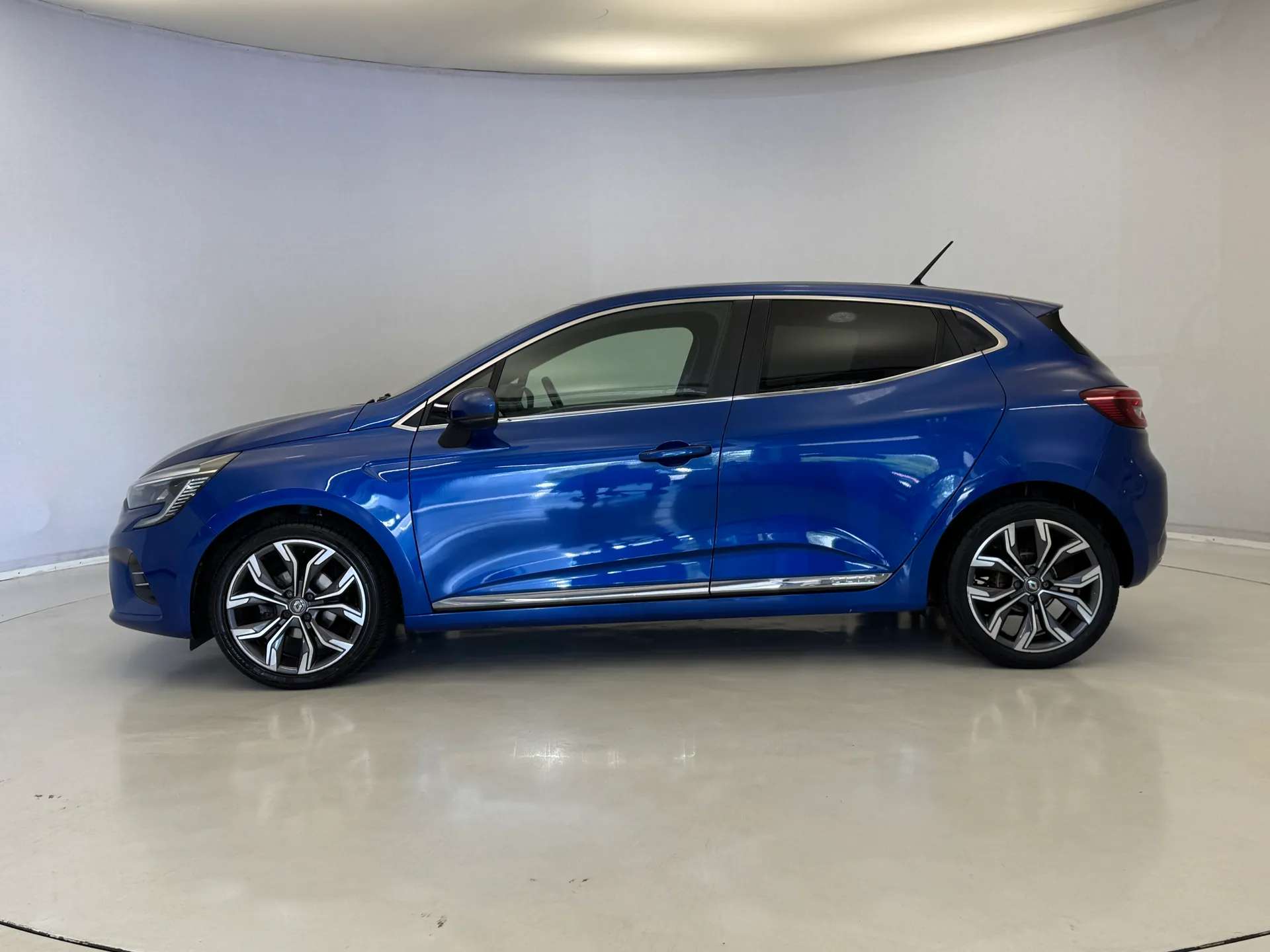 A 2021 RENAULT CLIO 1.0 TCe 100 S Edition 5dr A 2021 RENAULT CLIO 1.0 TCe 100 S Edition 5dr