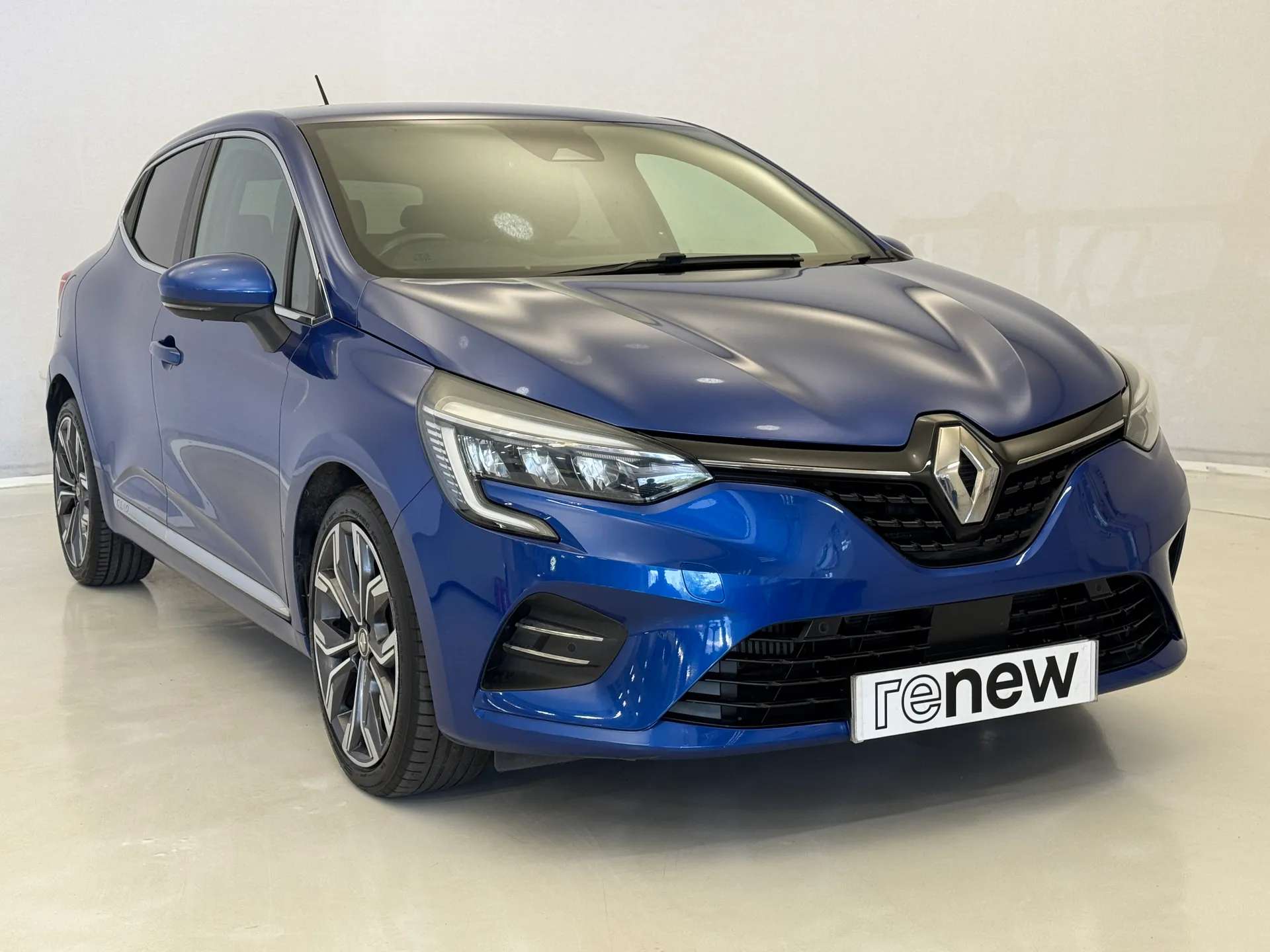 A 2021 RENAULT CLIO 1.0 TCe 100 S Edition 5dr A 2021 RENAULT CLIO 1.0 TCe 100 S Edition 5dr