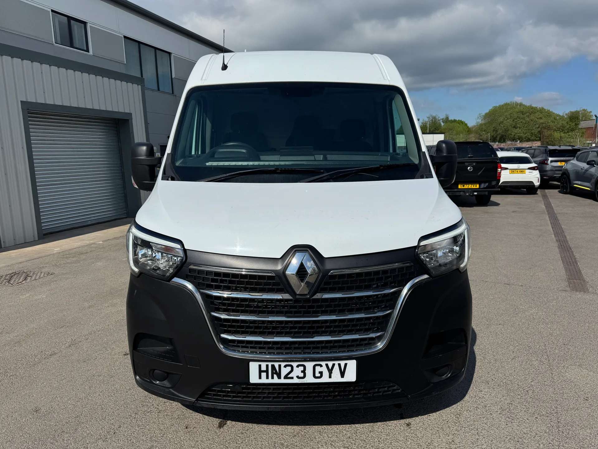 A 2023 RENAULT MASTER LM35dCi 135 Business+ Medium Roof Van A 2023 RENAULT MASTER LM35dCi 135 Business+ Medium Roof Van