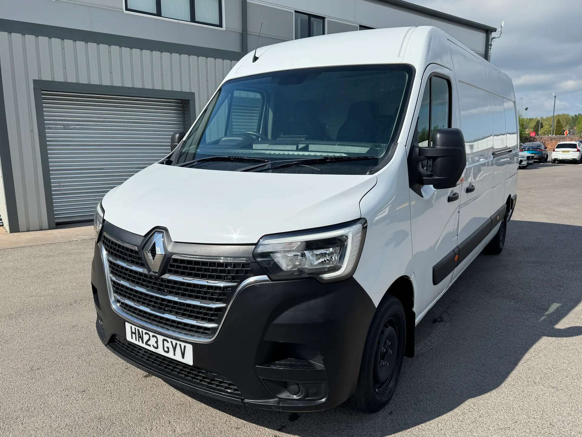 A 2023 RENAULT MASTER LM35dCi 135 Business+ Medium Roof Van A 2023 RENAULT MASTER LM35dCi 135 Business+ Medium Roof Van