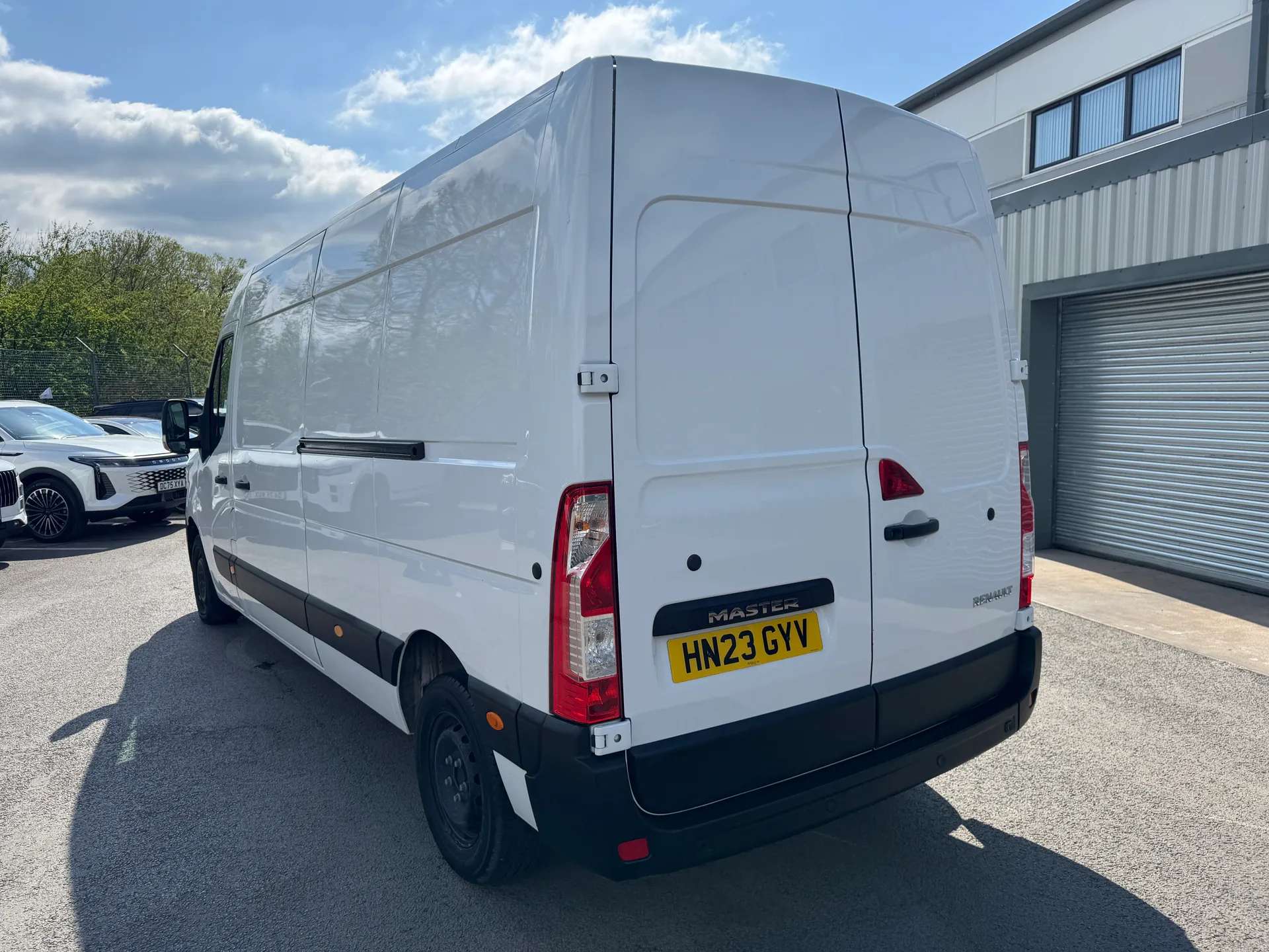 A 2023 RENAULT MASTER LM35dCi 135 Business+ Medium Roof Van A 2023 RENAULT MASTER LM35dCi 135 Business+ Medium Roof Van