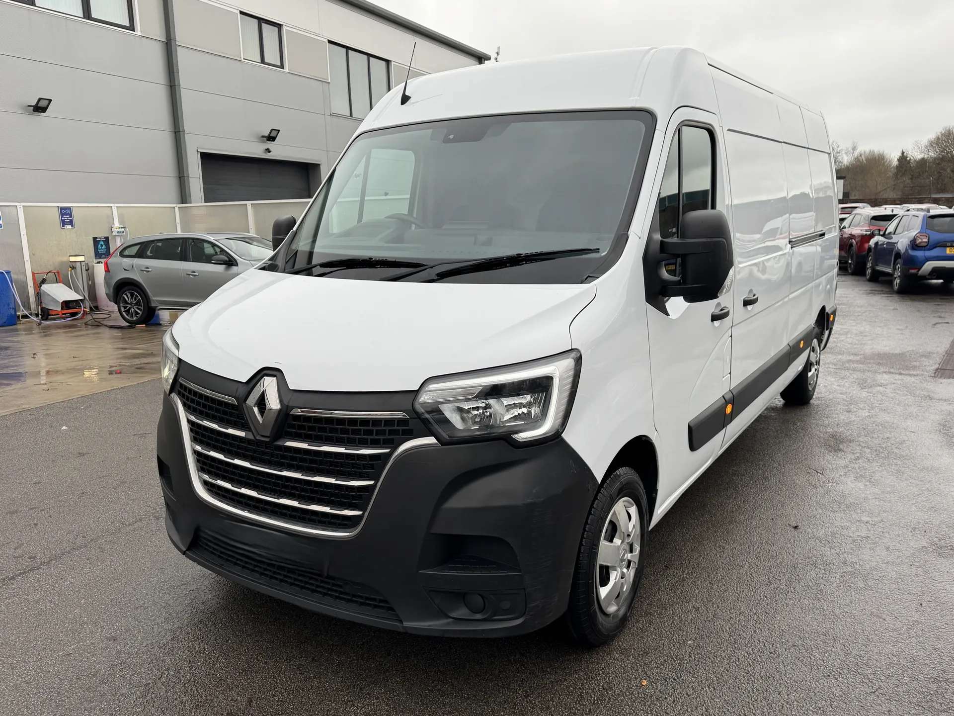 A 2023 RENAULT MASTER LM35dCi 135 Business+ Medium Roof Van A 2023 RENAULT MASTER LM35dCi 135 Business+ Medium Roof Van