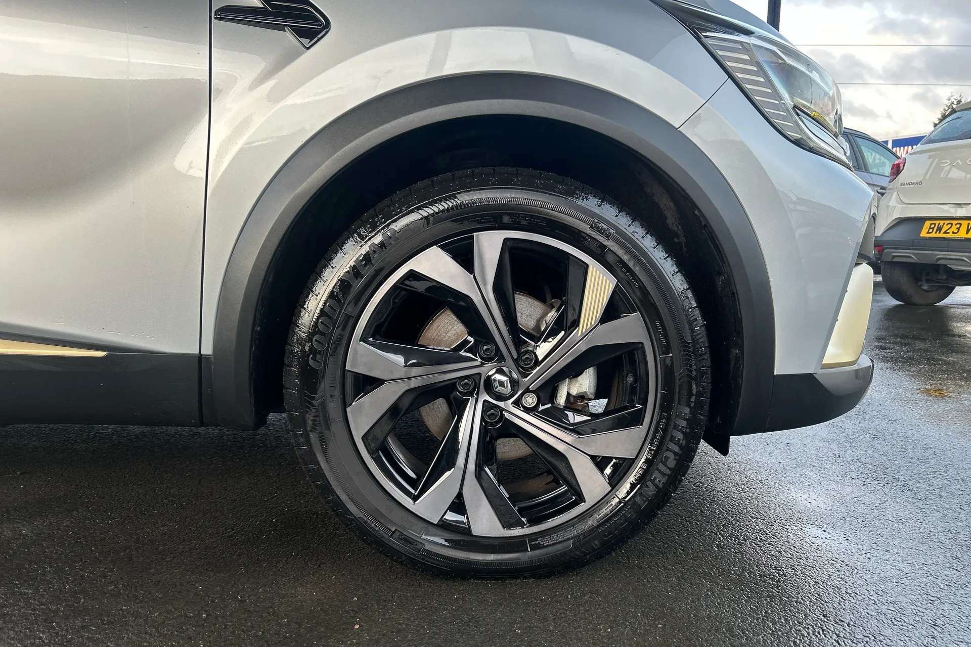 A 2024 RENAULT CAPTUR 1.6 E-Tech full hybrid 145 Engineered 5dr Auto A 2024 RENAULT CAPTUR 1.6 E-Tech full hybrid 145 Engineered 5dr Auto