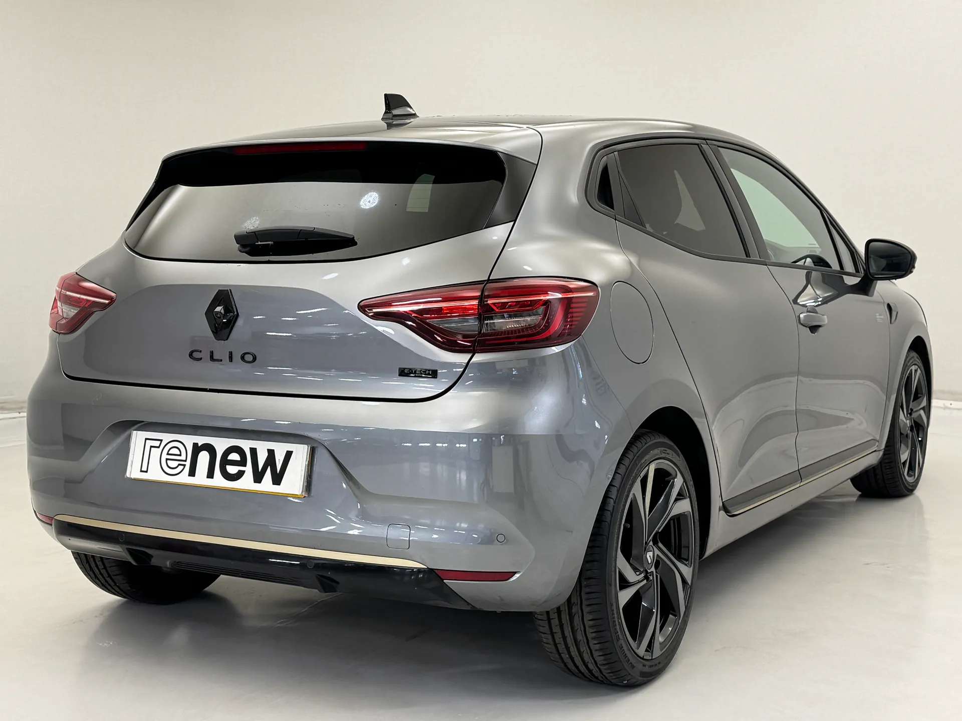 A 2023 RENAULT CLIO 1.6 E-TECH full hybrid 145 Engineered 5dr Auto A 2023 RENAULT CLIO 1.6 E-TECH full hybrid 145 Engineered 5dr Auto