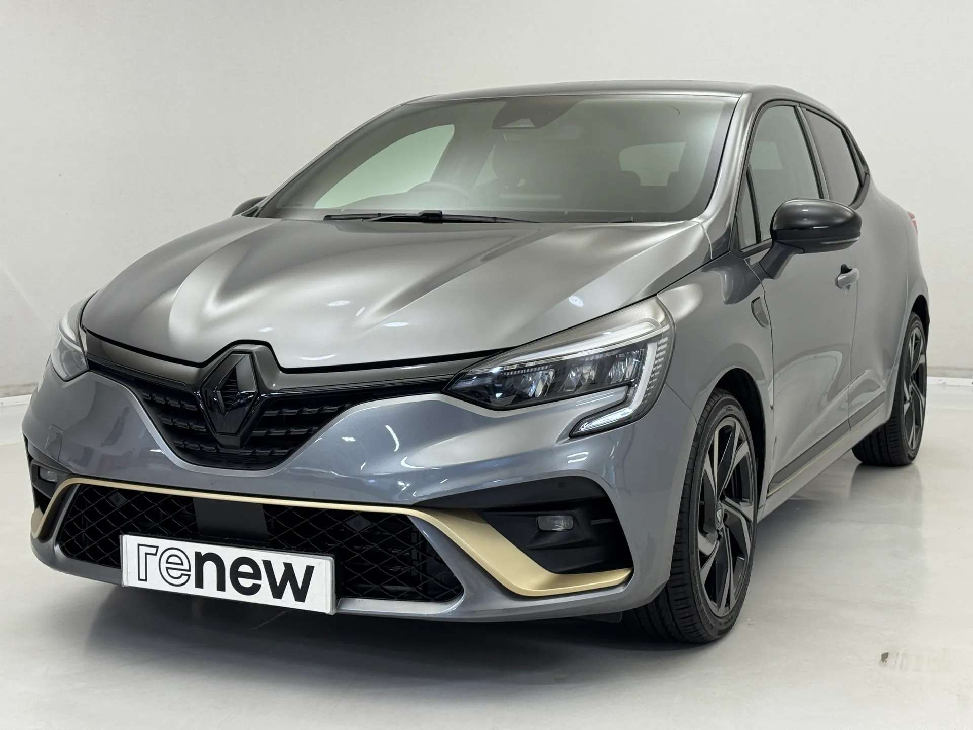 A 2023 RENAULT CLIO 1.6 E-TECH full hybrid 145 Engineered 5dr Auto A 2023 RENAULT CLIO 1.6 E-TECH full hybrid 145 Engineered 5dr Auto