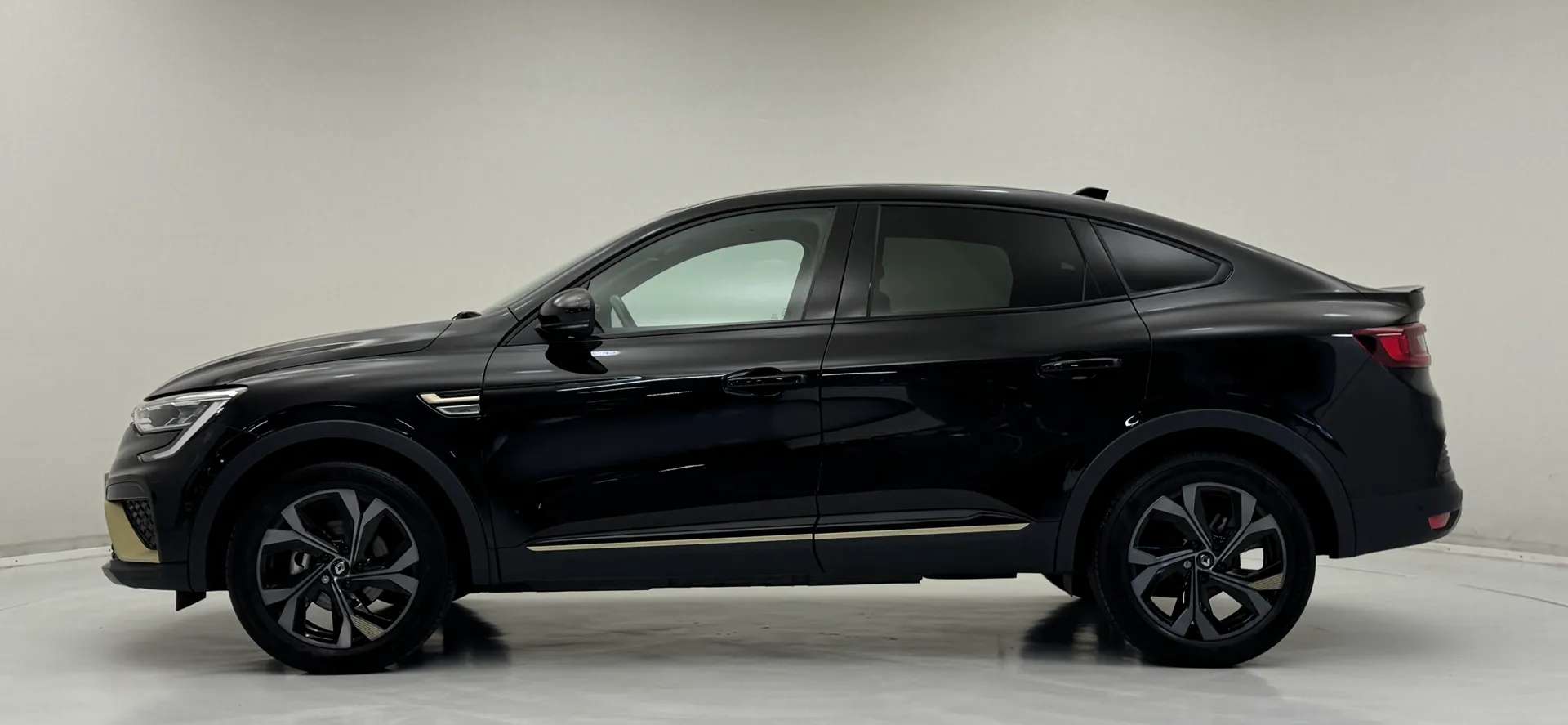 A 2023 RENAULT ARKANA 1.6 E-Tech full hybrid 145 Engineered 5dr Auto A 2023 RENAULT ARKANA 1.6 E-Tech full hybrid 145 Engineered 5dr Auto