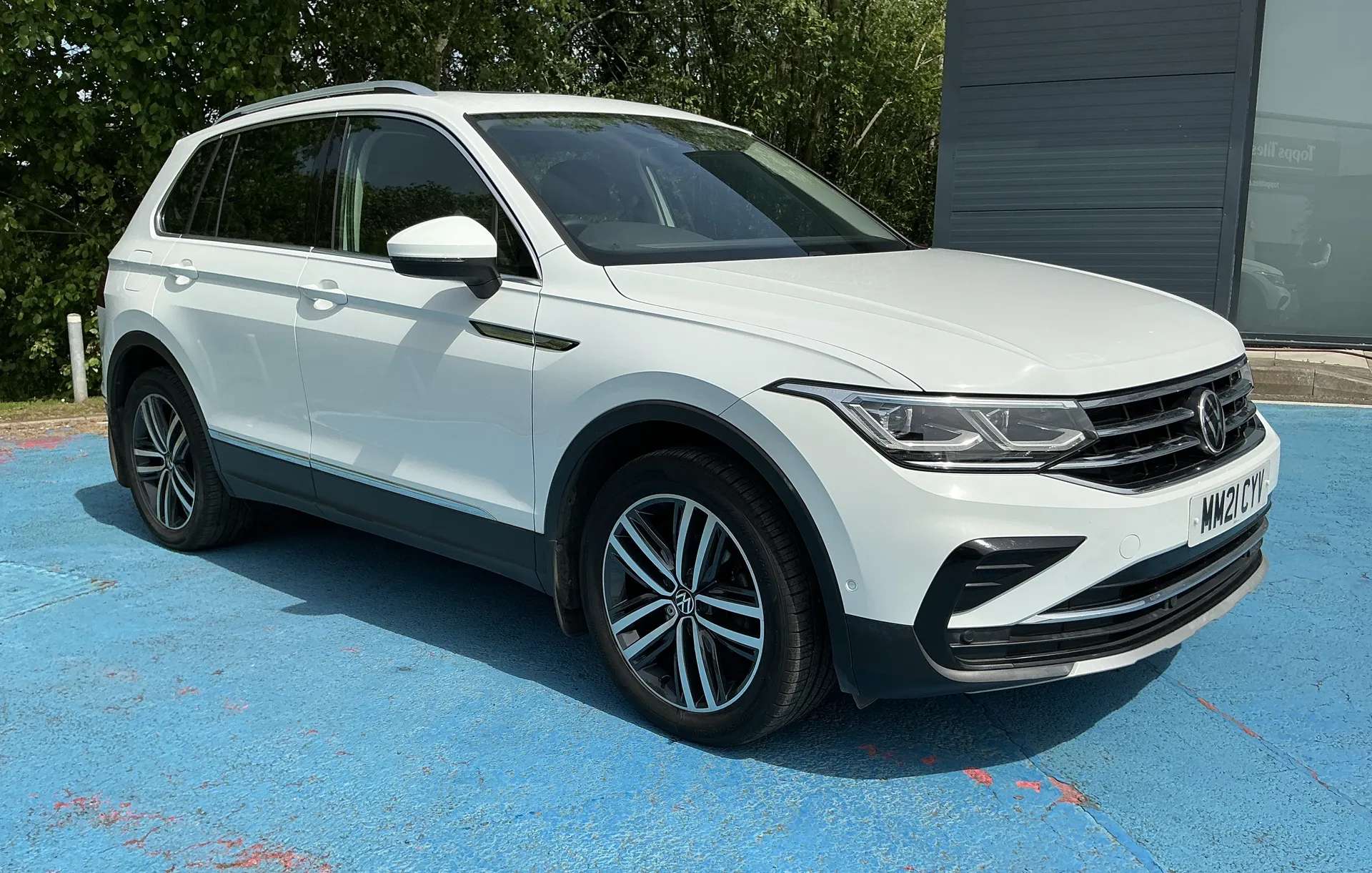 A 2021 VOLKSWAGEN TIGUAN 2.0 TDI 4Motion Elegance 5dr DSG A 2021 VOLKSWAGEN TIGUAN 2.0 TDI 4Motion Elegance 5dr DSG