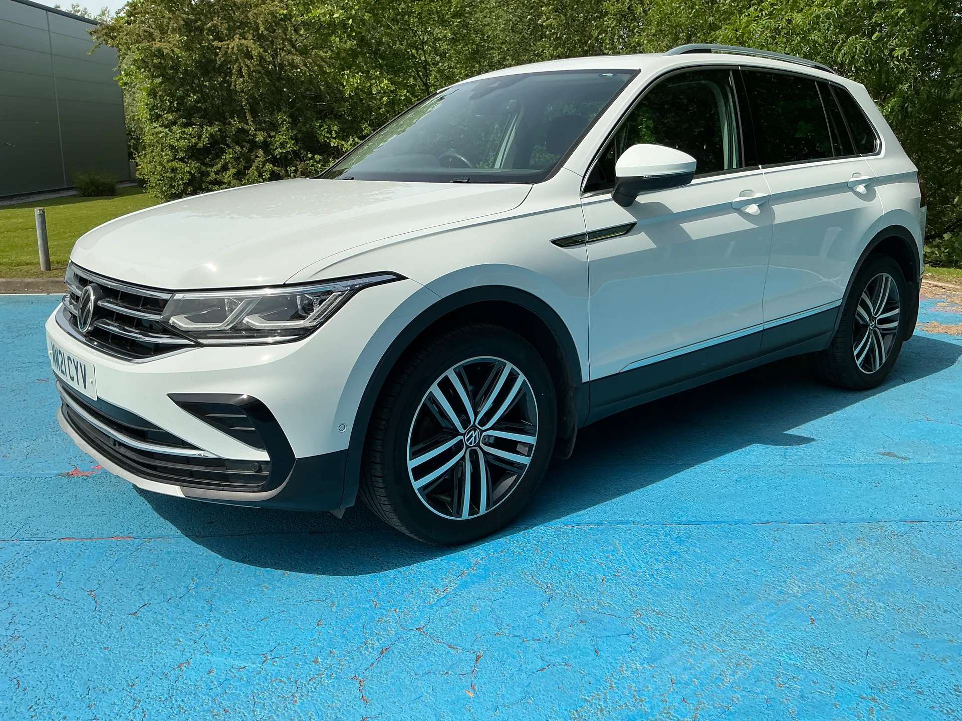 A 2021 VOLKSWAGEN TIGUAN 2.0 TDI 4Motion Elegance 5dr DSG A 2021 VOLKSWAGEN TIGUAN 2.0 TDI 4Motion Elegance 5dr DSG
