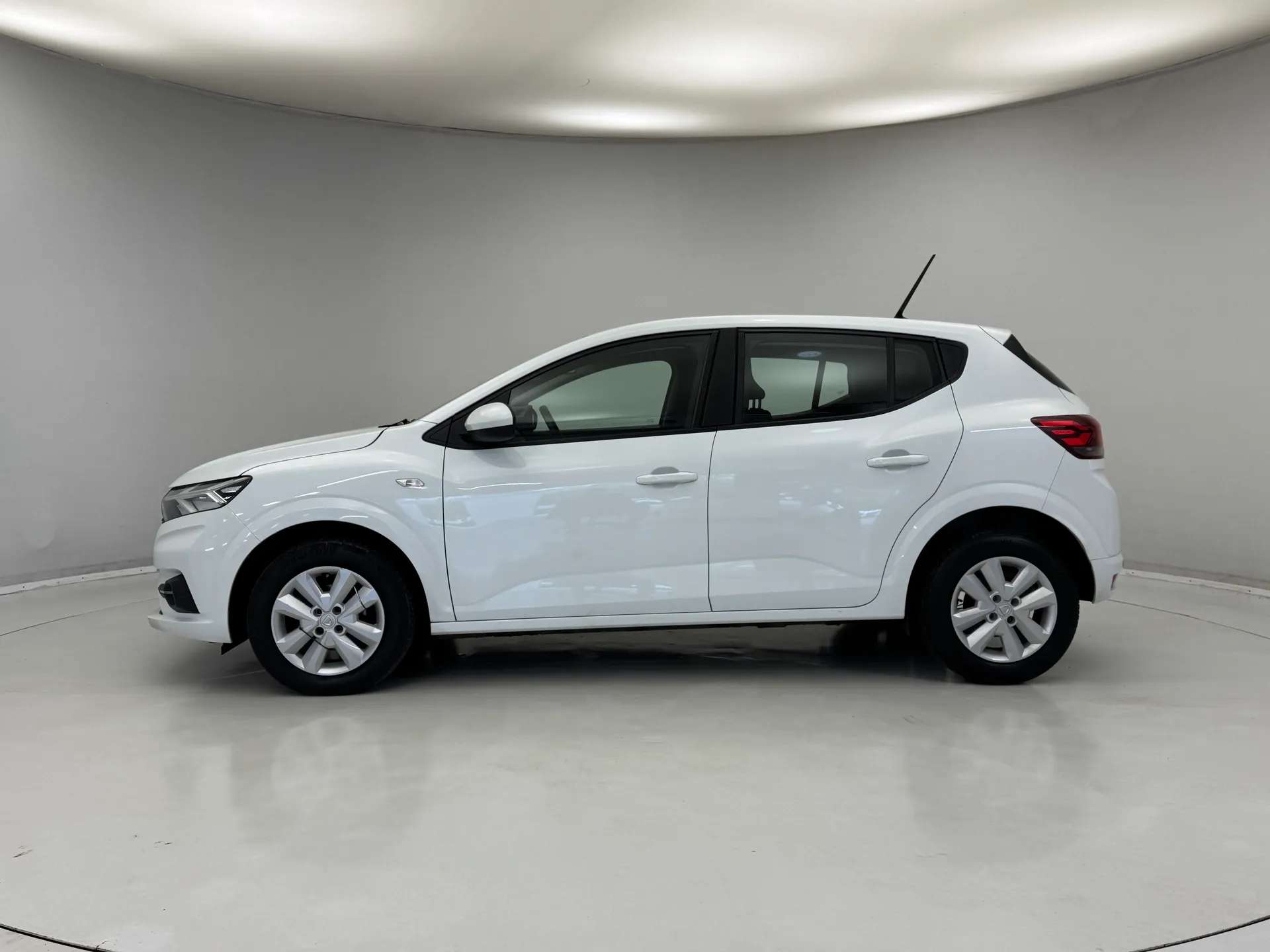 A 2022 DACIA SANDERO 1.0 TCe Bi-Fuel Comfort 5dr A 2022 DACIA SANDERO 1.0 TCe Bi-Fuel Comfort 5dr