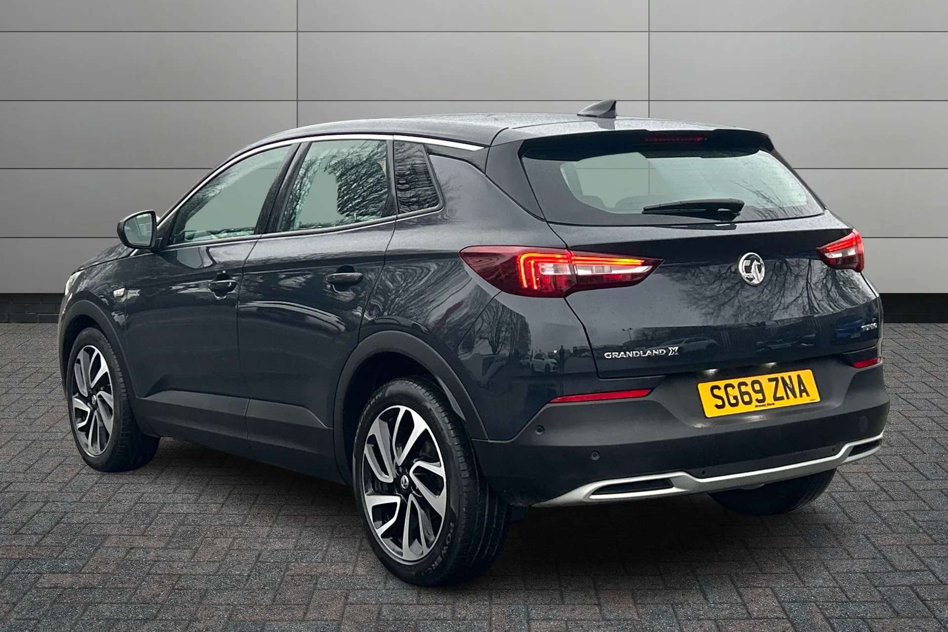A 2019 VAUXHALL GRANDLAND X 1.2 Turbo Elite Nav 5dr A 2019 VAUXHALL GRANDLAND X 1.2 Turbo Elite Nav 5dr