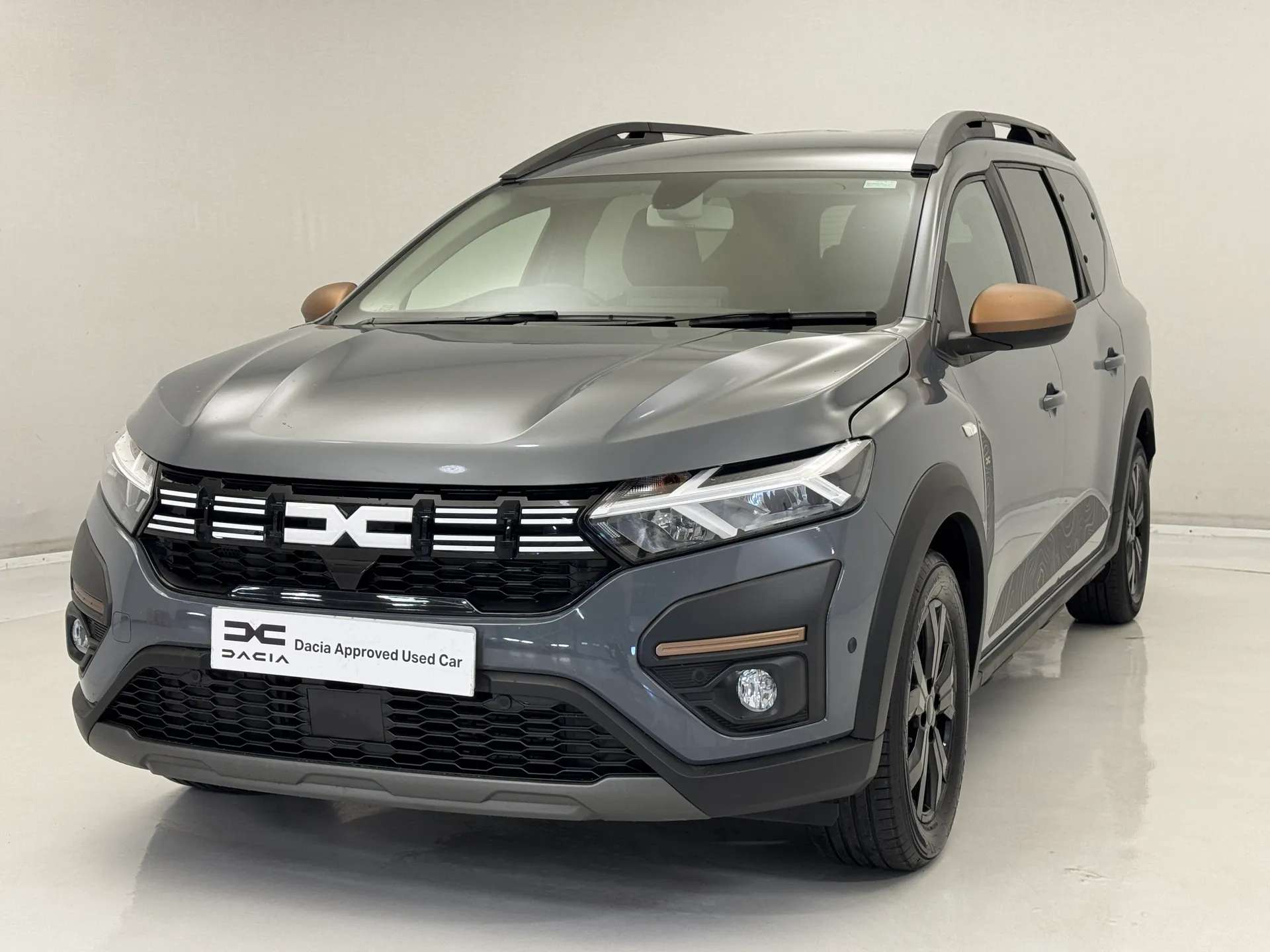A 2024 DACIA JOGGER 1.6 HEV Extreme 5dr Auto A 2024 DACIA JOGGER 1.6 HEV Extreme 5dr Auto