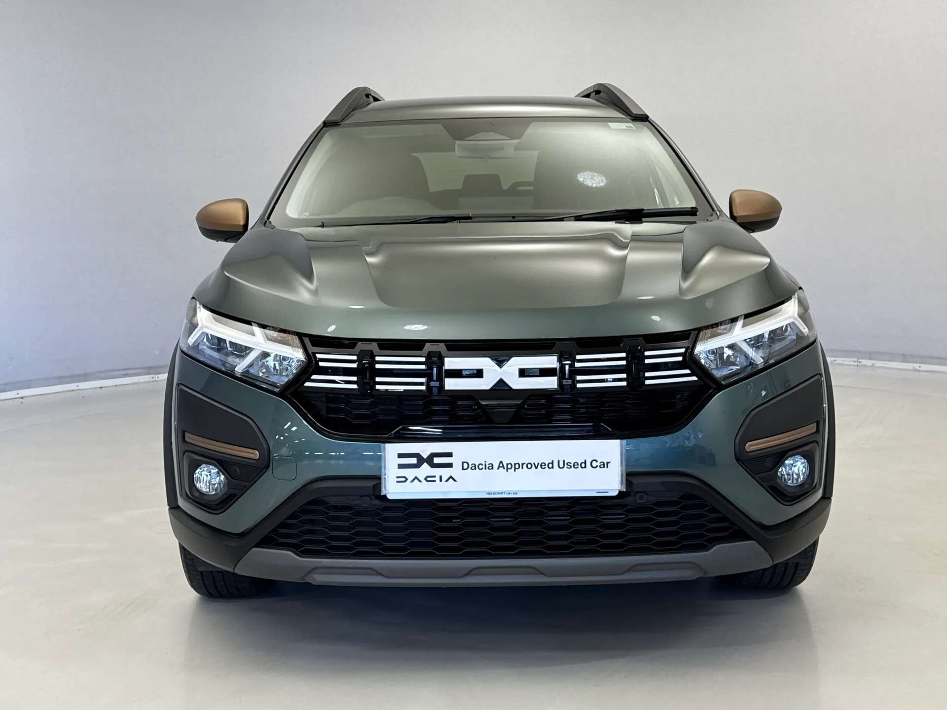 A 2024 DACIA JOGGER 1.6 HEV Extreme 5dr Auto A 2024 DACIA JOGGER 1.6 HEV Extreme 5dr Auto