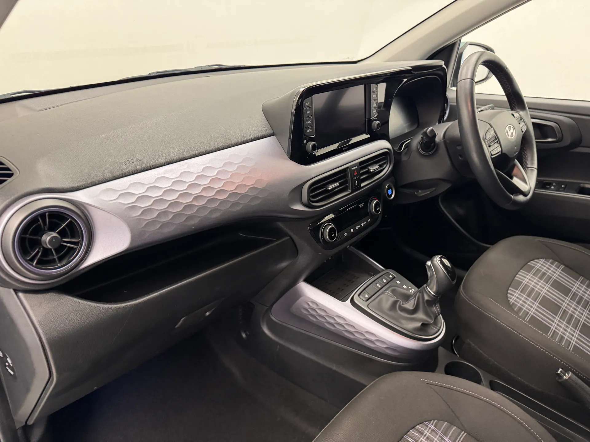 2024 HYUNDAI I10 2024 HYUNDAI I10