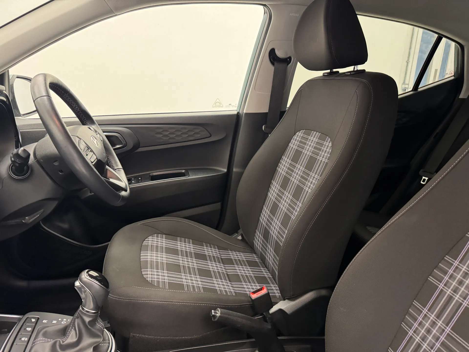 2024 HYUNDAI I10 2024 HYUNDAI I10