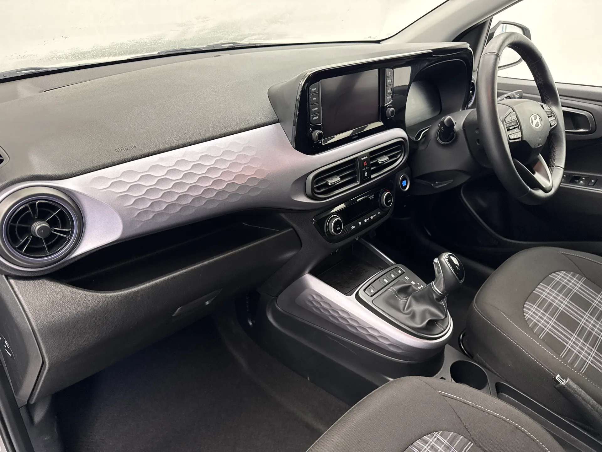 2024 HYUNDAI I10 2024 HYUNDAI I10