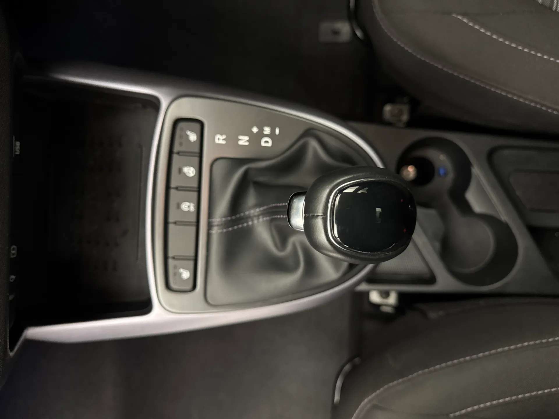 2024 HYUNDAI I10 2024 HYUNDAI I10