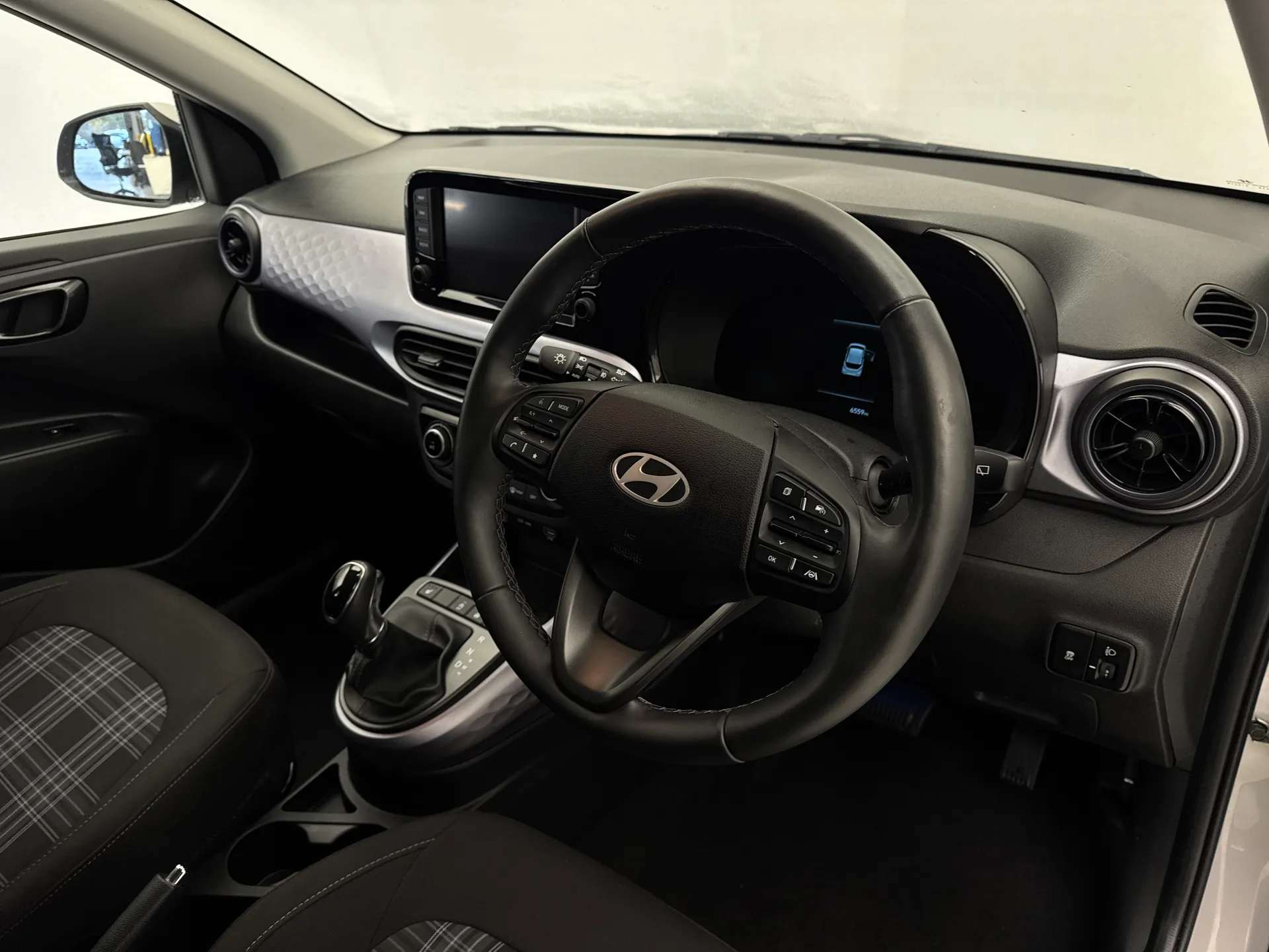 2024 HYUNDAI I10 2024 HYUNDAI I10