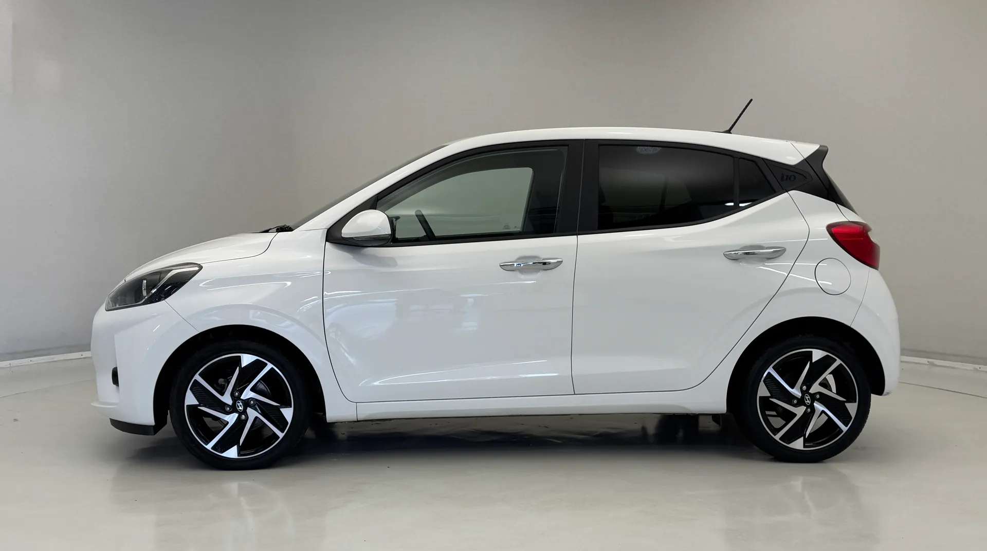 2024 HYUNDAI I10 2024 HYUNDAI I10