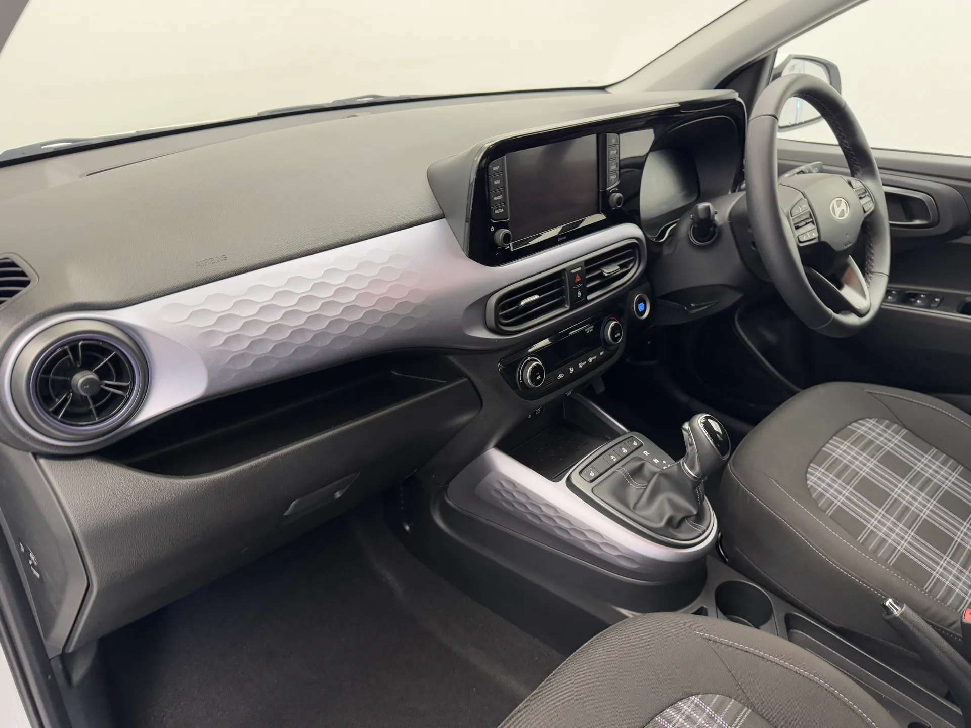 2024 HYUNDAI I10 2024 HYUNDAI I10