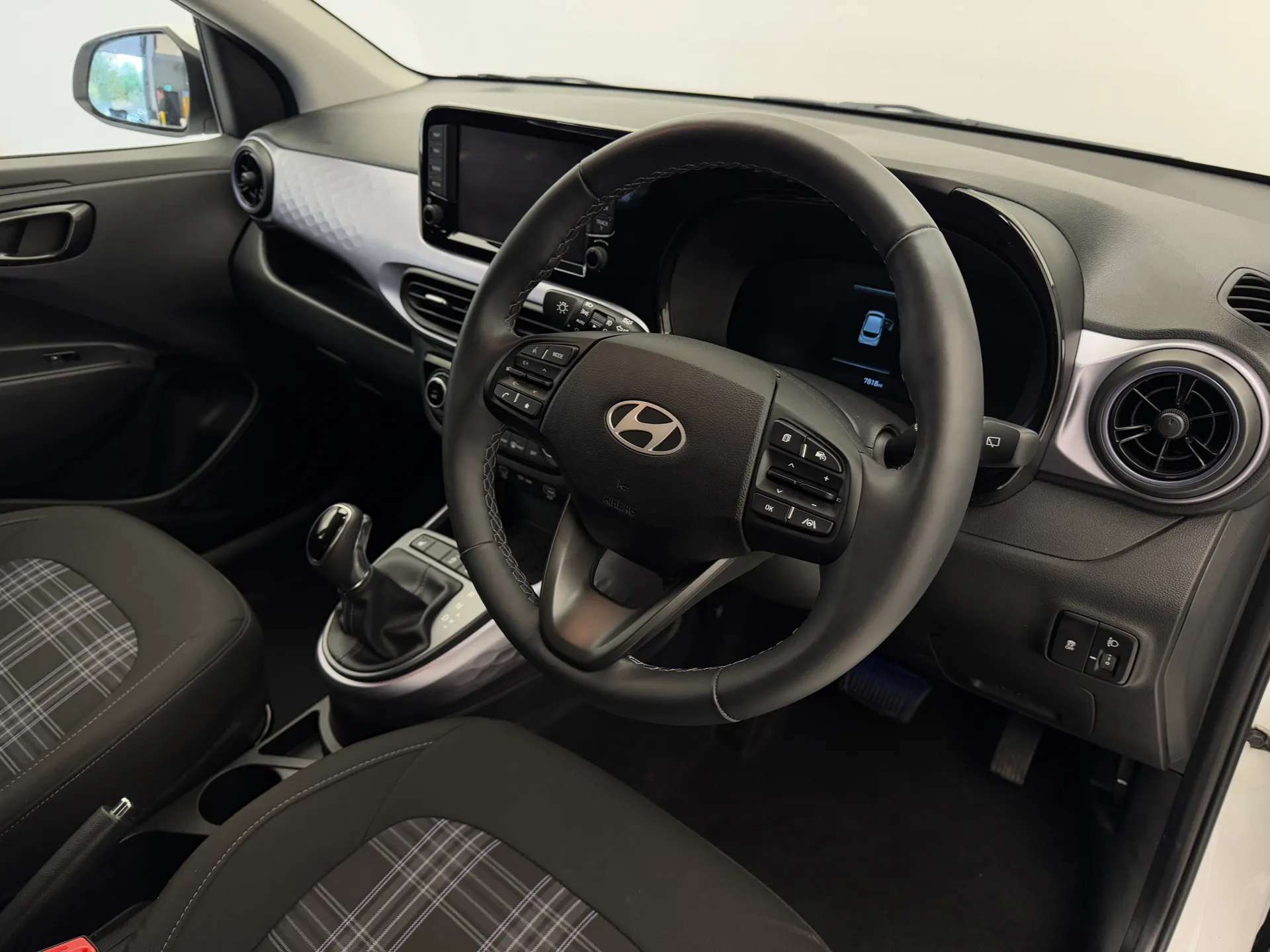 2024 HYUNDAI I10 2024 HYUNDAI I10