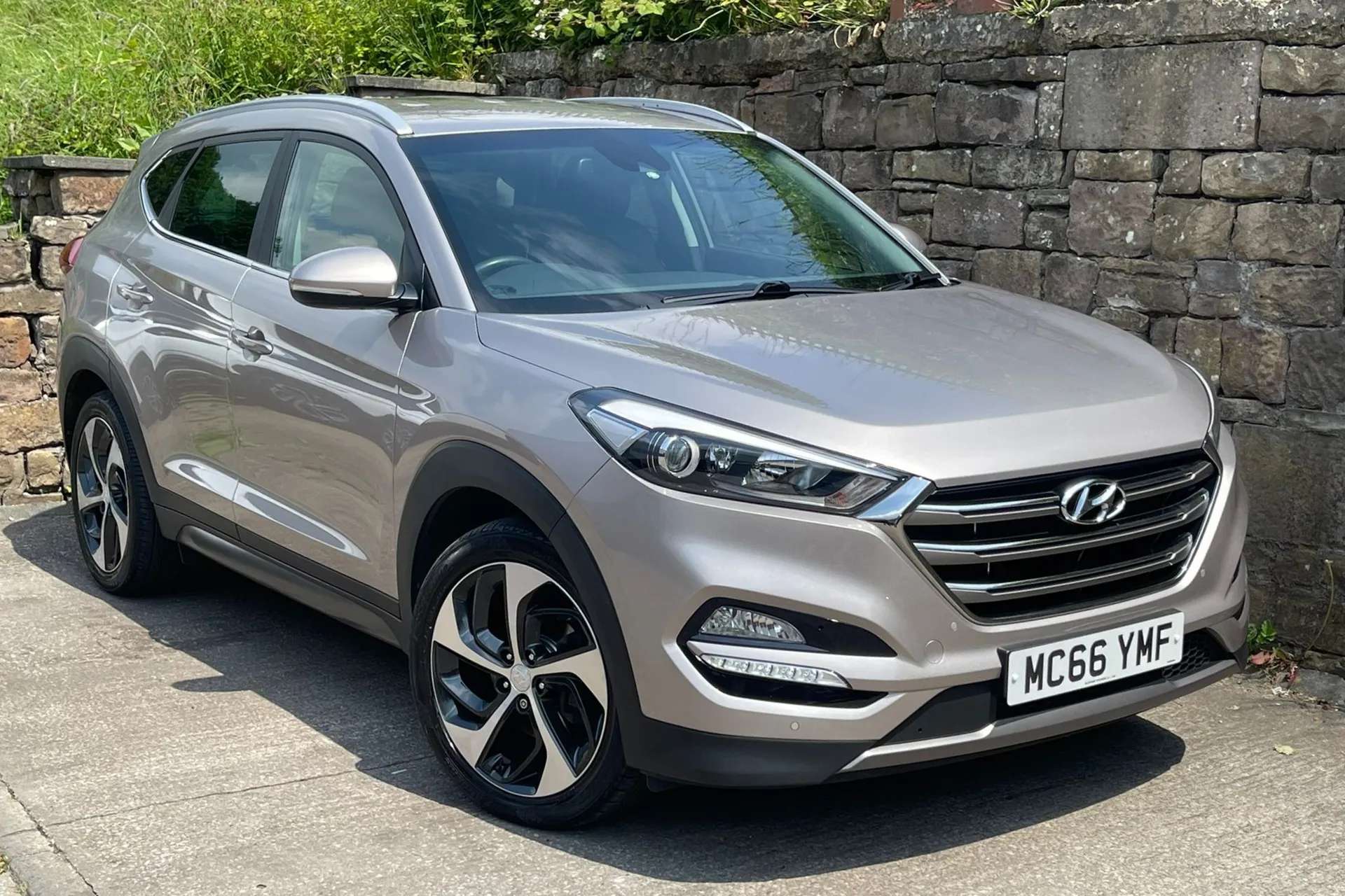 A 2016 HYUNDAI TUCSON 2.0 CRDi Premium 5dr Auto âREVERSE CAMERAâHEATED SEATSâ A 2016 HYUNDAI TUCSON 2.0 CRDi Premium 5dr Auto âREVERSE CAMERAâHEATED SEATSâ
