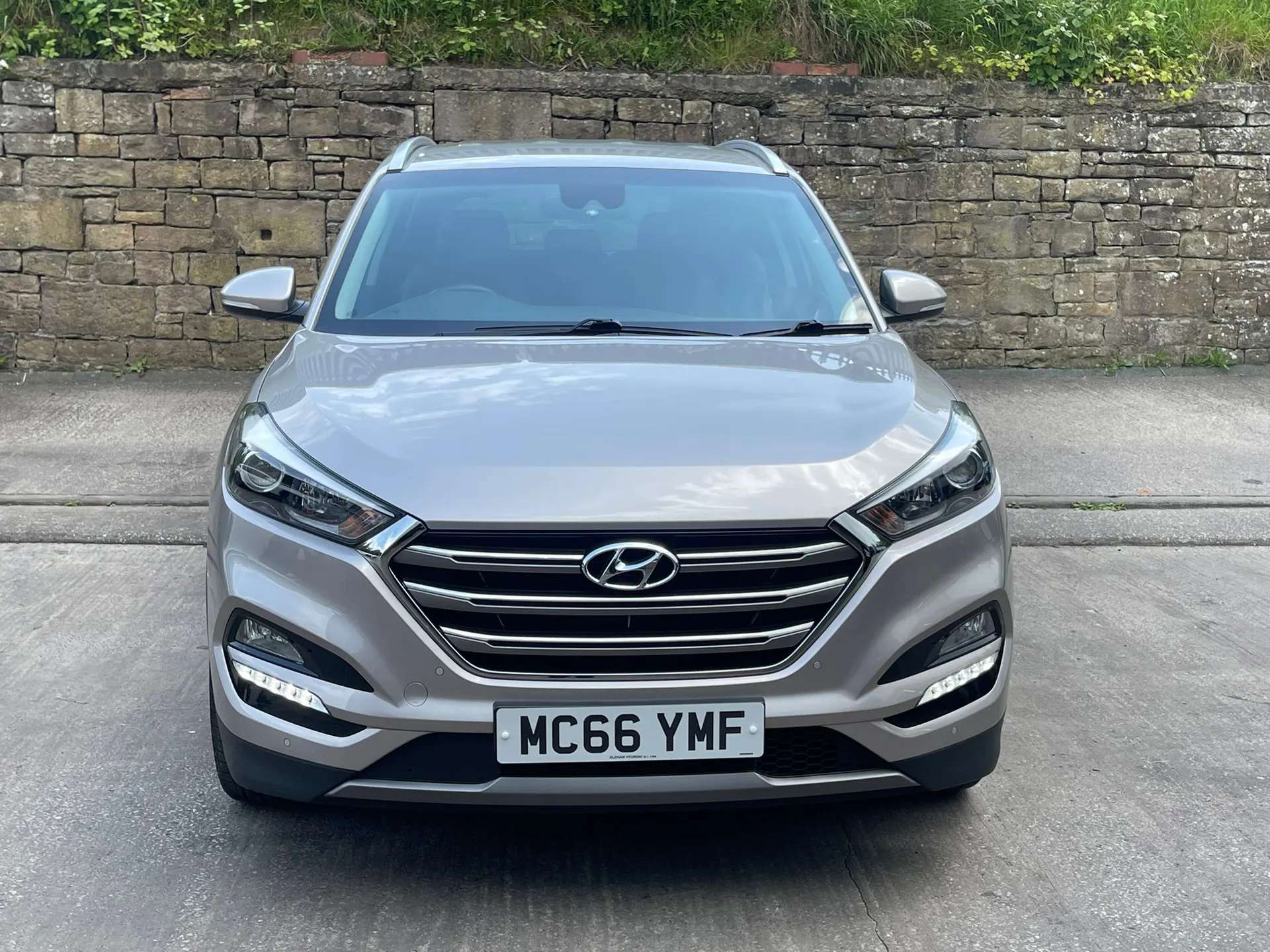 A 2016 HYUNDAI TUCSON 2.0 CRDi Premium 5dr Auto âREVERSE CAMERAâHEATED SEATSâ A 2016 HYUNDAI TUCSON 2.0 CRDi Premium 5dr Auto âREVERSE CAMERAâHEATED SEATSâ