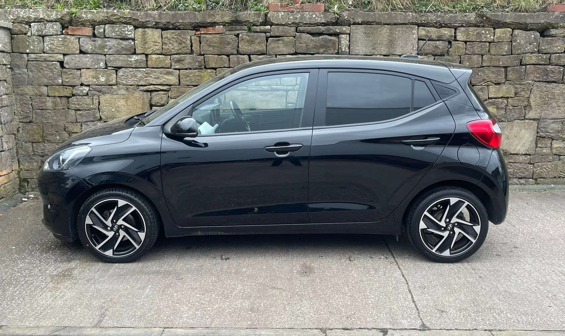 A 2022 HYUNDAI I10 1.2 MPi Premium 5dr Auto A 2022 HYUNDAI I10 1.2 MPi Premium 5dr Auto