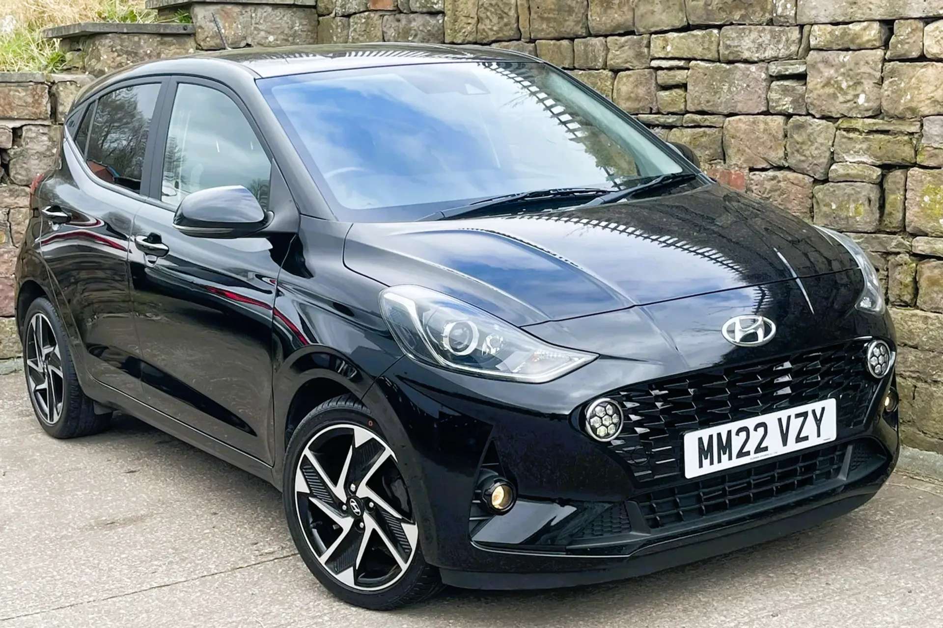 A 2022 HYUNDAI I10 1.2 MPi Premium 5dr Auto A 2022 HYUNDAI I10 1.2 MPi Premium 5dr Auto