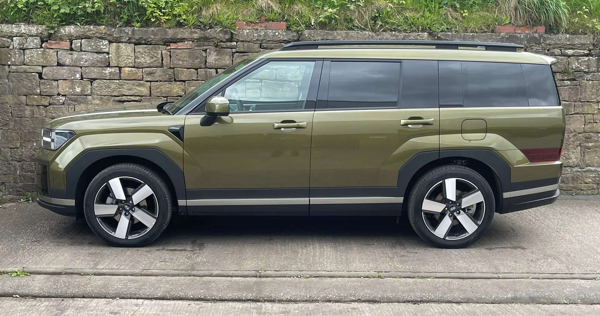 A 2026 HYUNDAI SANTA FE 1.6 TGDi 239 Hybrid Premium 5dr Auto âLEATHERâNAVâCAMERA A 2026 HYUNDAI SANTA FE 1.6 TGDi 239 Hybrid Premium 5dr Auto âLEATHERâNAVâCAMERA