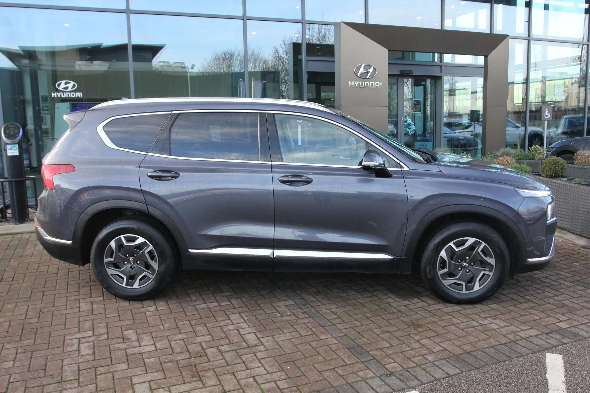 A 2022 HYUNDAI SANTA FE 1.6 TGDi Hybrid Premium 5dr Auto A 2022 HYUNDAI SANTA FE 1.6 TGDi Hybrid Premium 5dr Auto