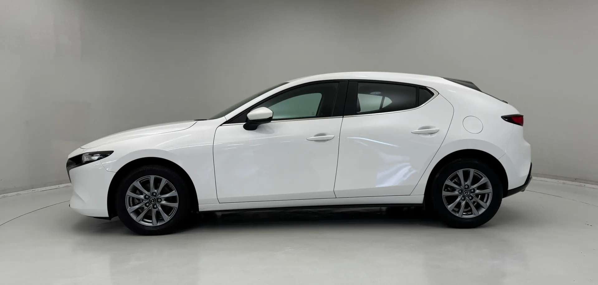 A 2023 MAZDA MAZDA3 2.0 e-Skyactiv G MHEV Centre-Line 5dr A 2023 MAZDA MAZDA3 2.0 e-Skyactiv G MHEV Centre-Line 5dr