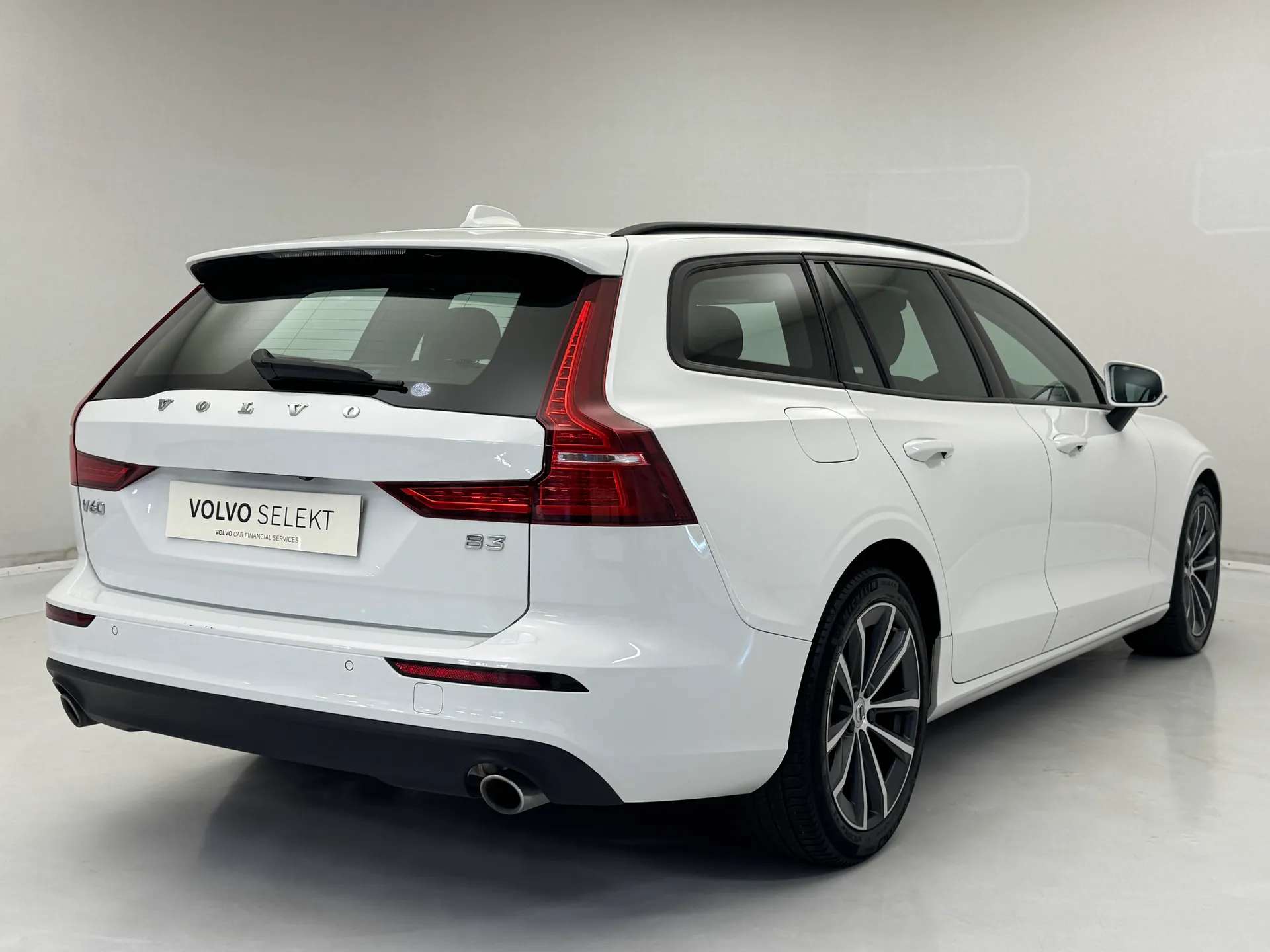 2022 VOLVO V60 2022 VOLVO V60