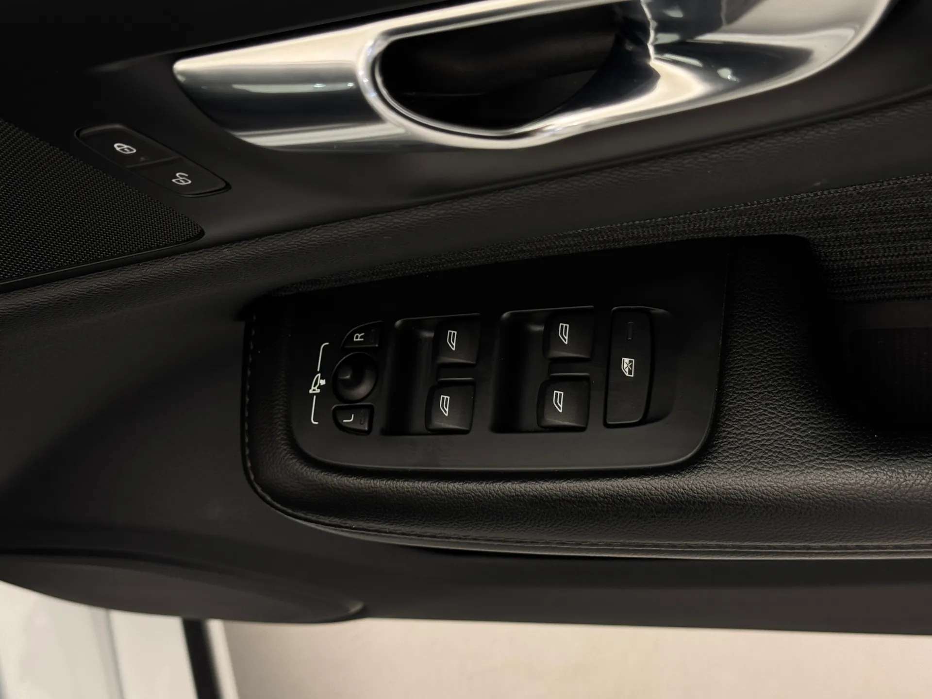 2022 VOLVO V60 2022 VOLVO V60