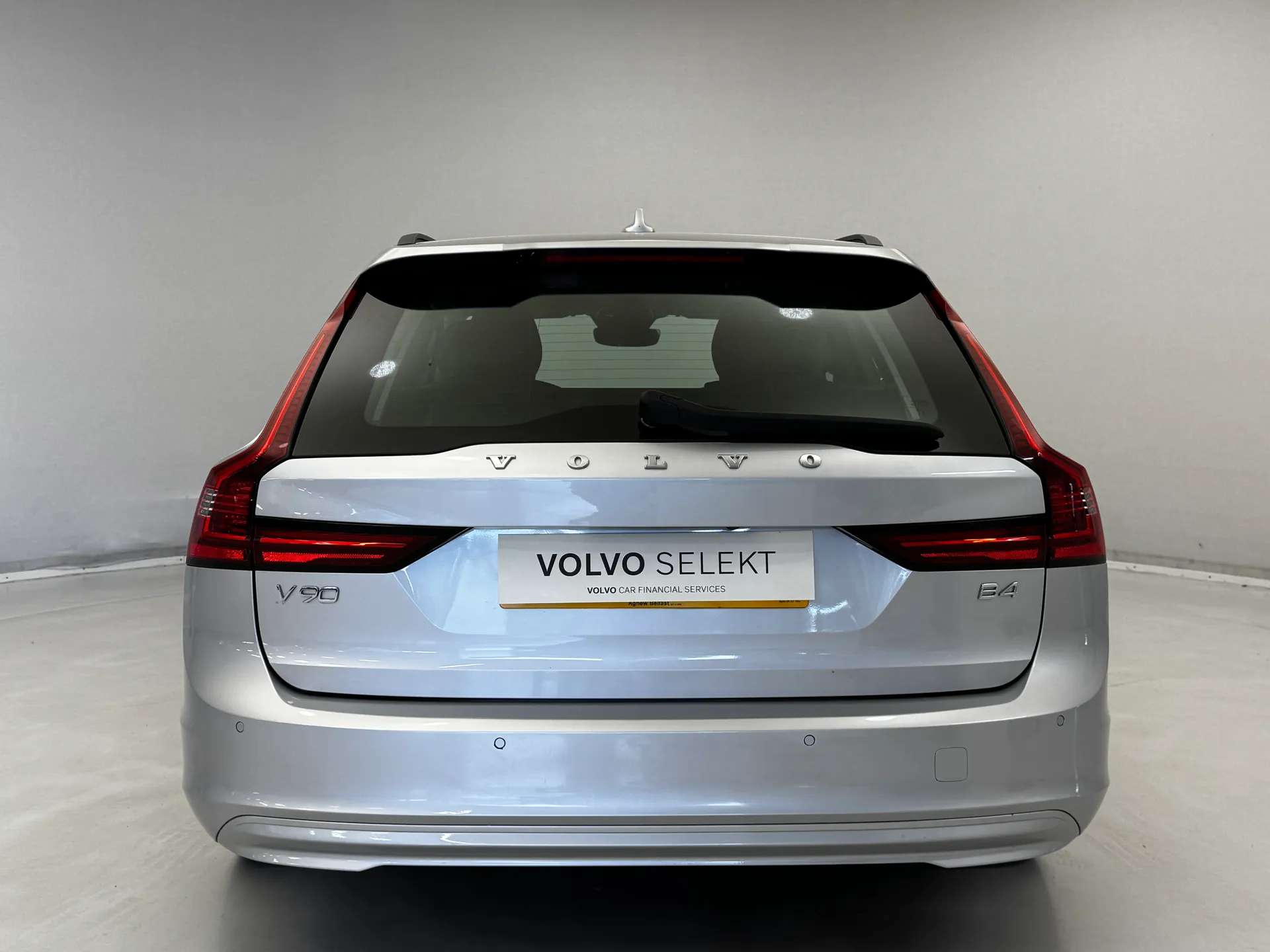 2022 VOLVO V90 2022 VOLVO V90