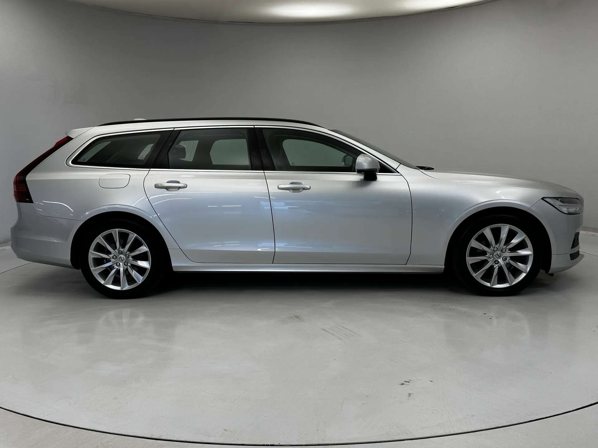2022 VOLVO V90 2022 VOLVO V90