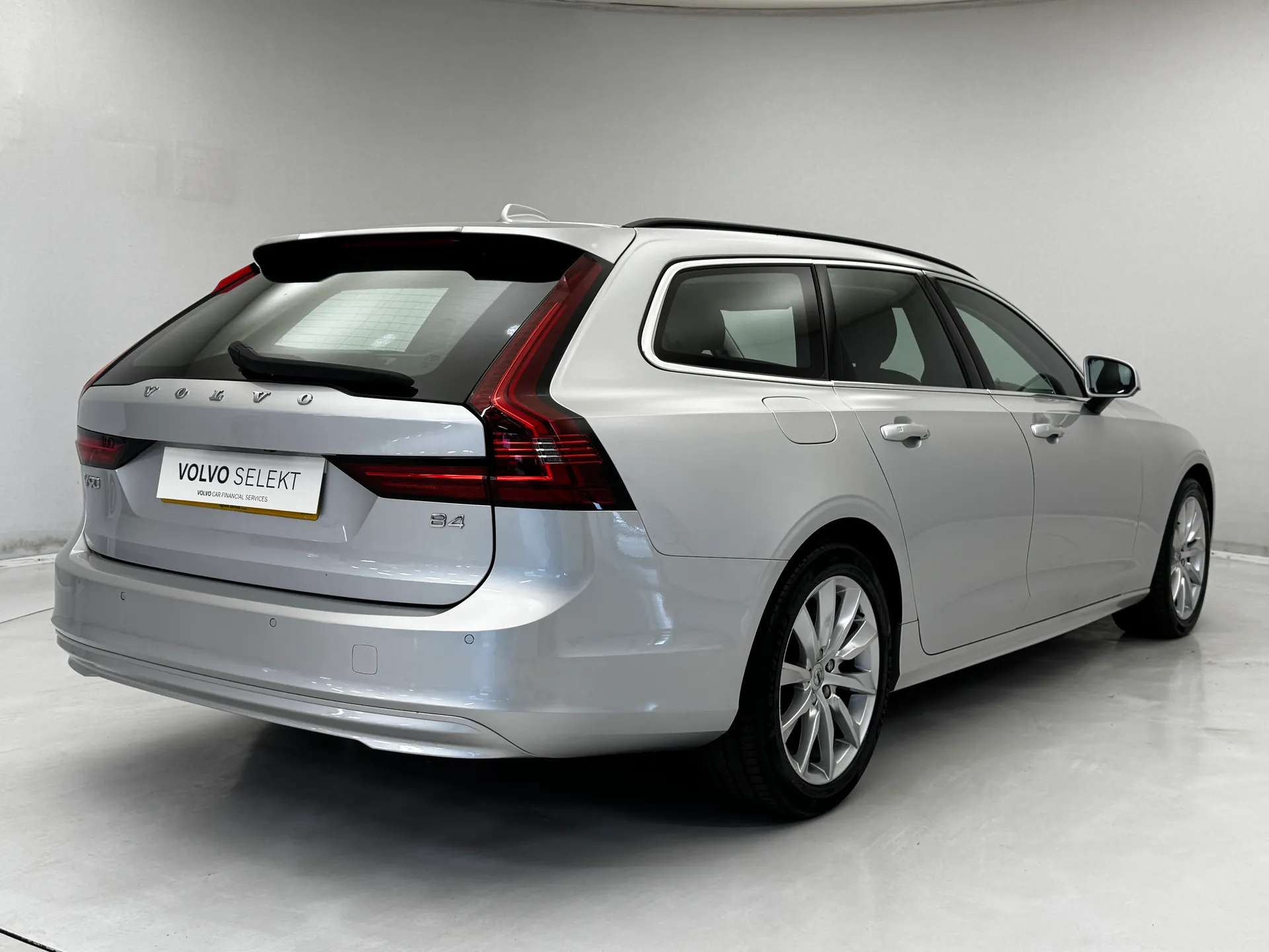2022 VOLVO V90 2022 VOLVO V90